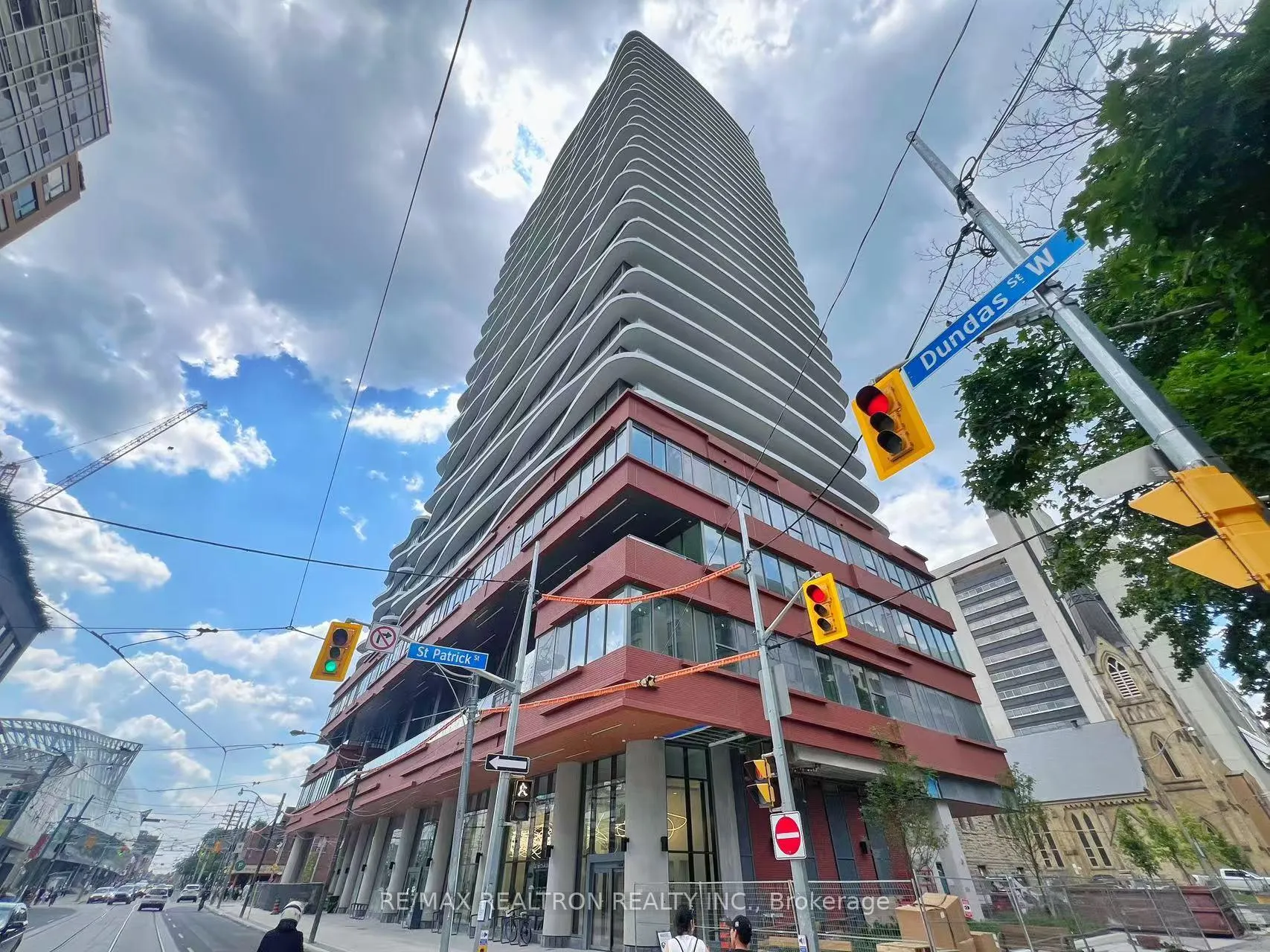 Front of Unit 505, 280 Dundas Street W