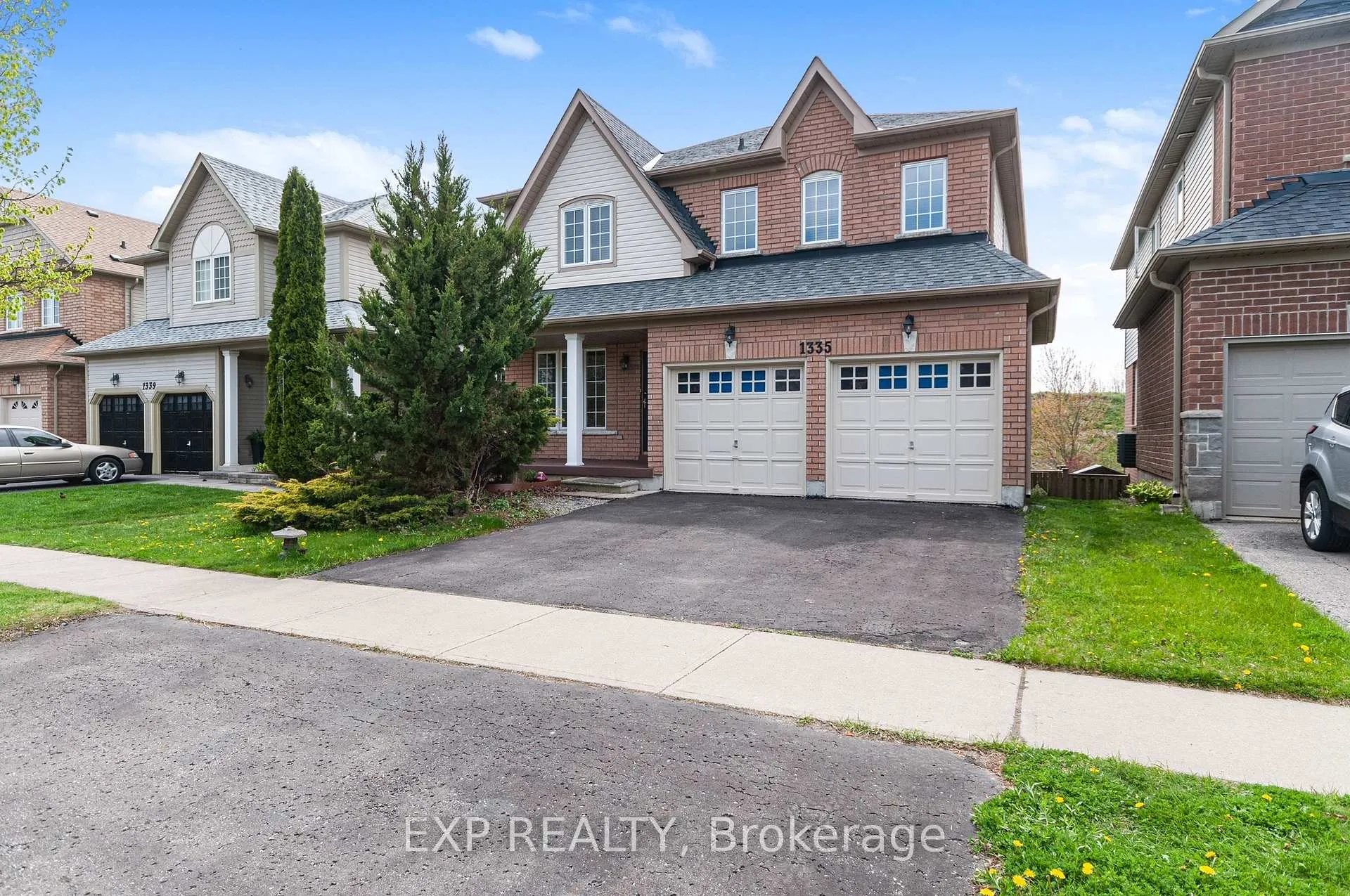Photo 3 of 1335 Langley Circle, Oshawa, Pinecrest — HOMEH