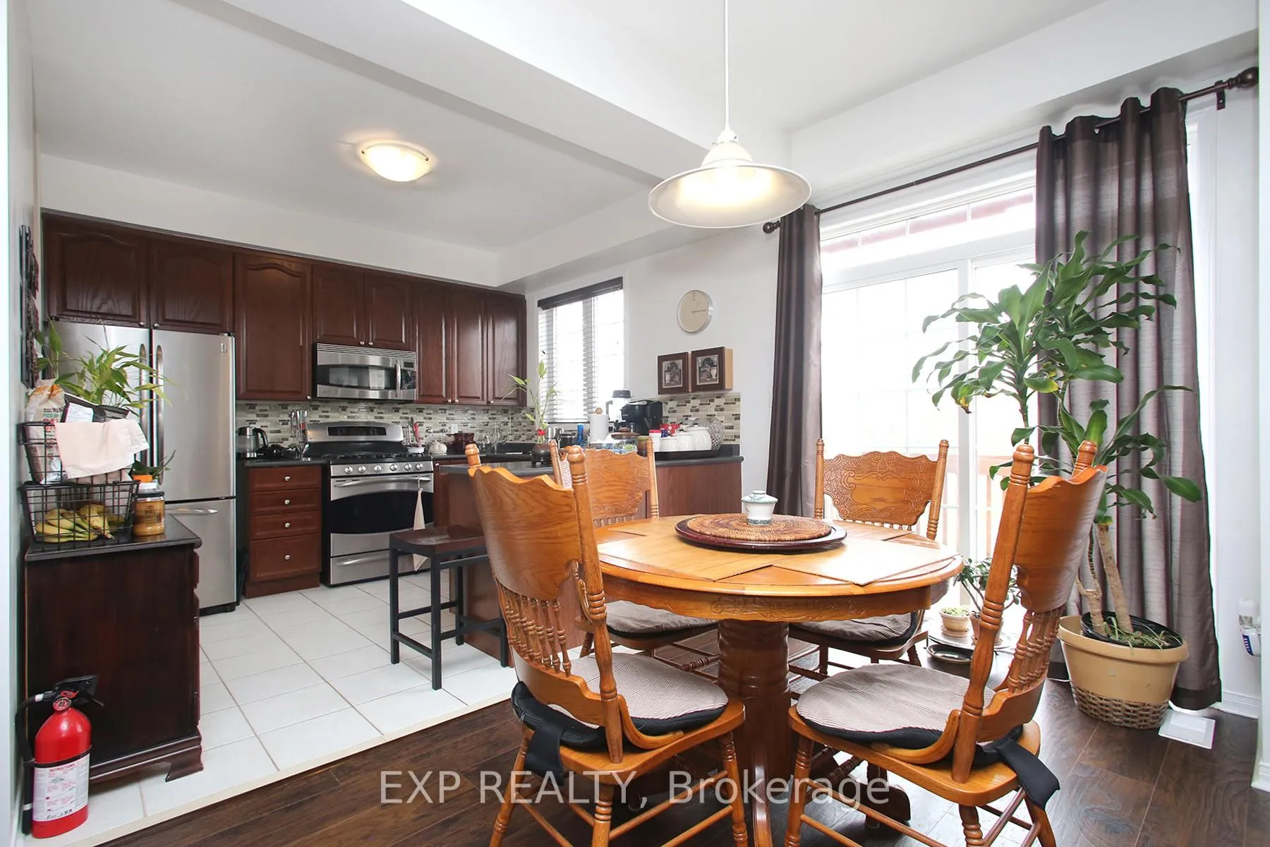 Photo 8 of 1335 Langley Circle, Oshawa, Pinecrest — HOMEH