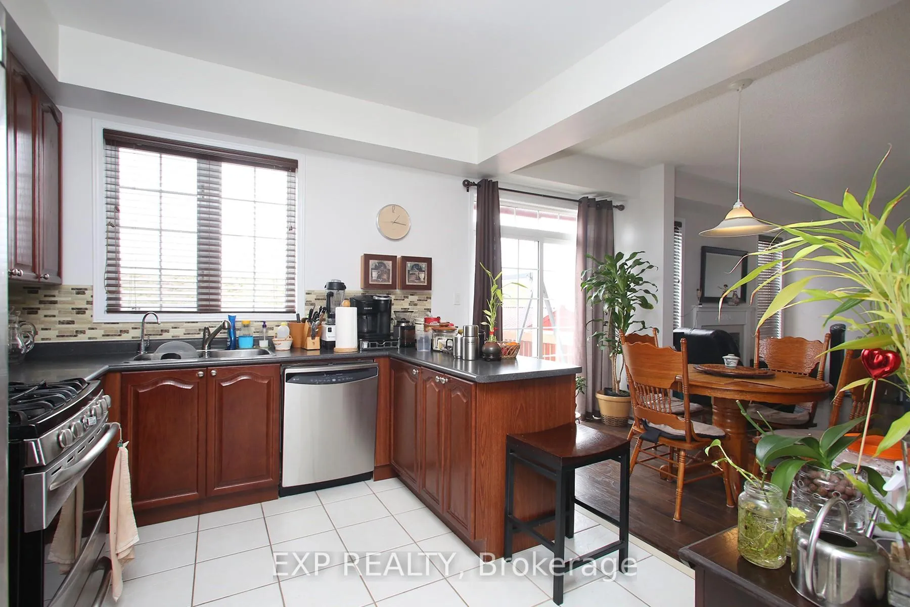 Photo 10 of 1335 Langley Circle, Oshawa, Pinecrest — HOMEH