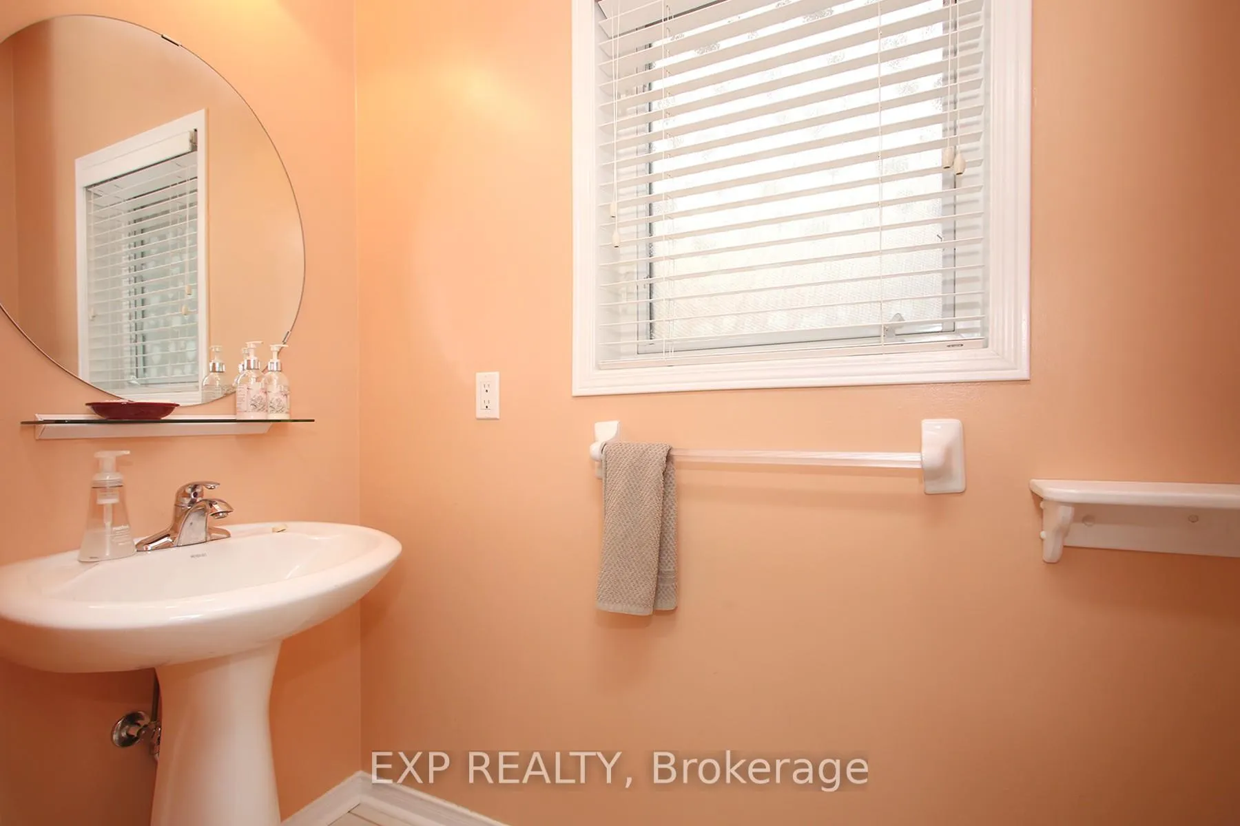 Photo 25 of 1335 Langley Circle, Oshawa, Pinecrest — HOMEH