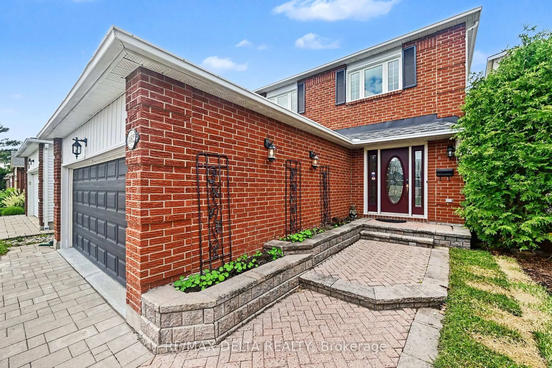 Photo 5 of 1462 Laurin Crescent, Ottawa, Bilberry Creek/Queenswood Heights — HOMEH