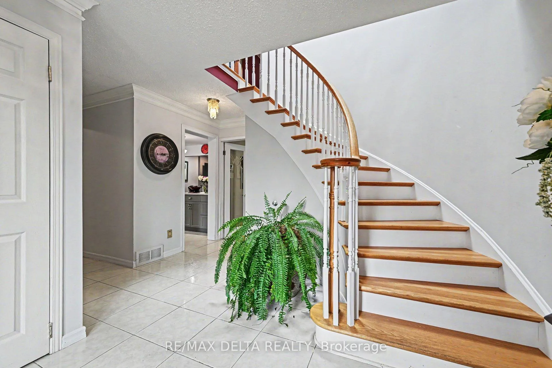 Photo 7 of 1462 Laurin Crescent, Ottawa, Bilberry Creek/Queenswood Heights — HOMEH