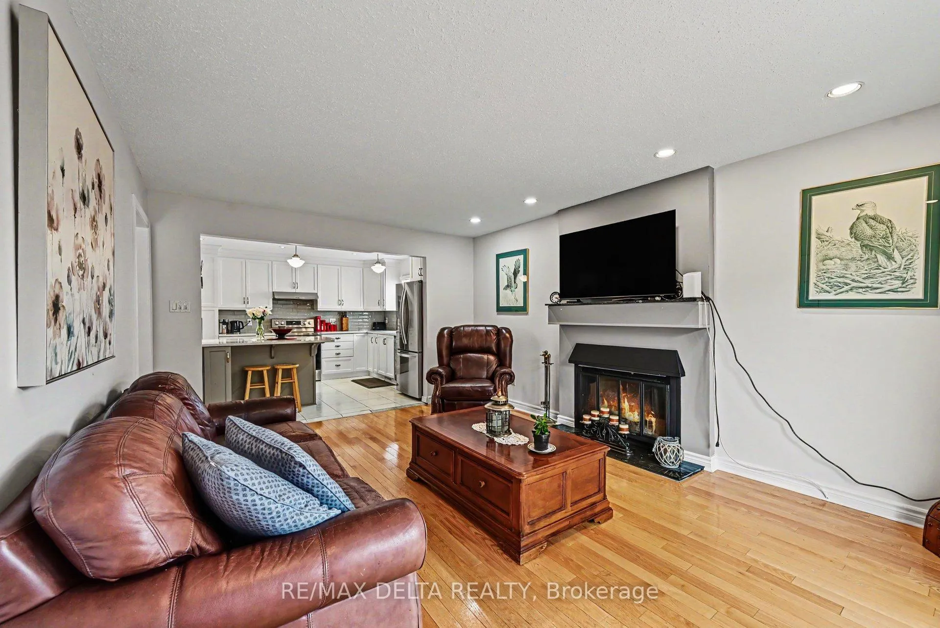 Photo 8 of 1462 Laurin Crescent, Ottawa, Bilberry Creek/Queenswood Heights — HOMEH