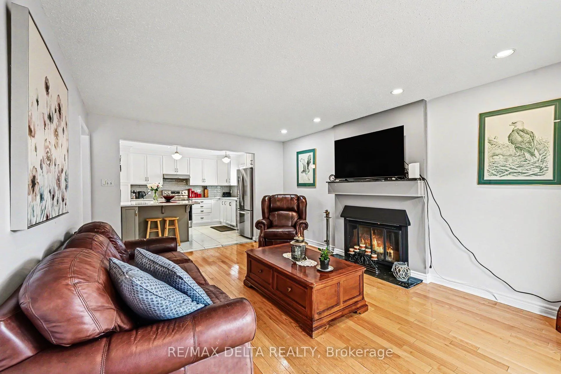 Photo 10 of 1462 Laurin Crescent, Ottawa, Bilberry Creek/Queenswood Heights — HOMEH