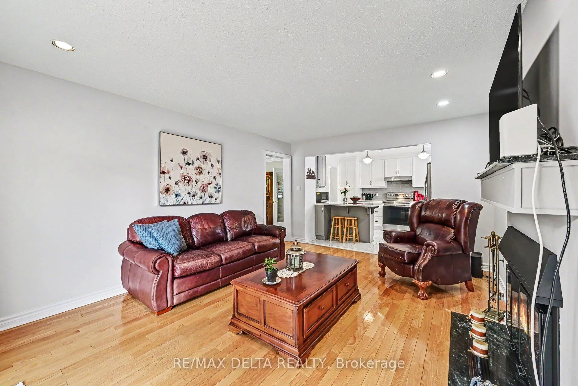 Photo 11 of 1462 Laurin Crescent, Ottawa, Bilberry Creek/Queenswood Heights — HOMEH
