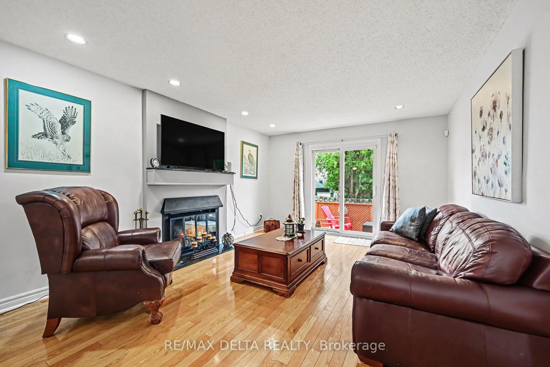 Photo 12 of 1462 Laurin Crescent, Ottawa, Bilberry Creek/Queenswood Heights — HOMEH