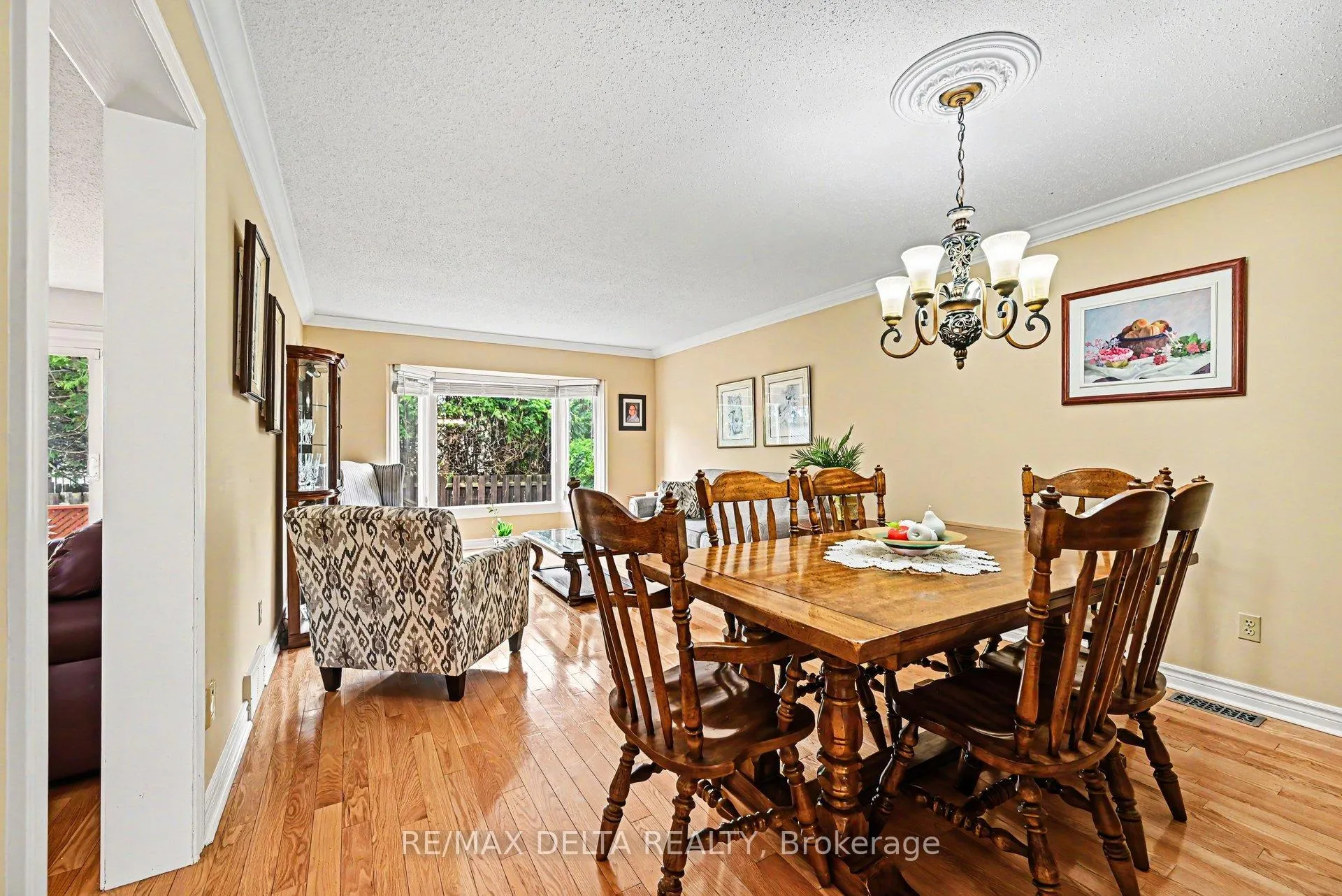 Photo 13 of 1462 Laurin Crescent, Ottawa, Bilberry Creek/Queenswood Heights — HOMEH