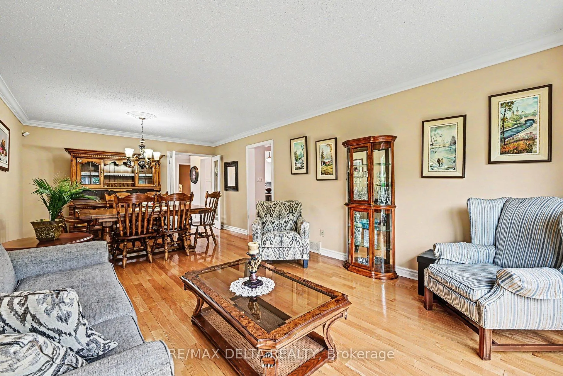 Photo 14 of 1462 Laurin Crescent, Ottawa, Bilberry Creek/Queenswood Heights — HOMEH