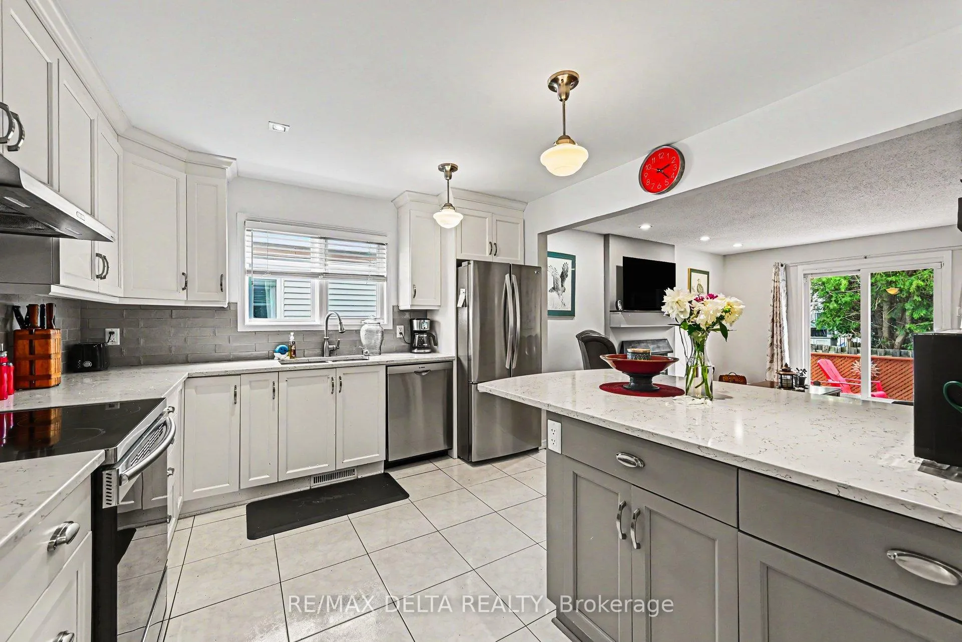 Photo 15 of 1462 Laurin Crescent, Ottawa, Bilberry Creek/Queenswood Heights — HOMEH