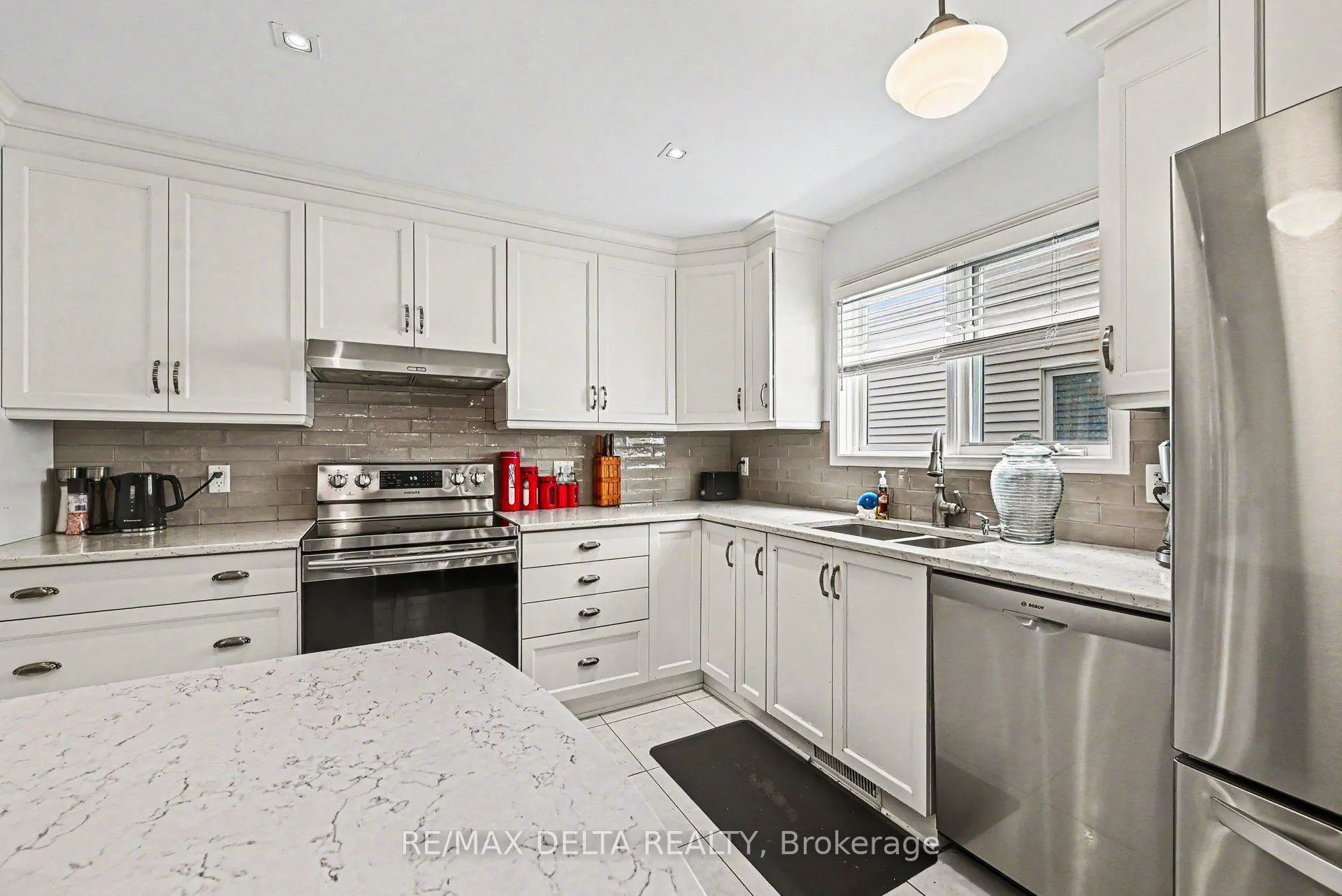 Photo 16 of 1462 Laurin Crescent, Ottawa, Bilberry Creek/Queenswood Heights — HOMEH