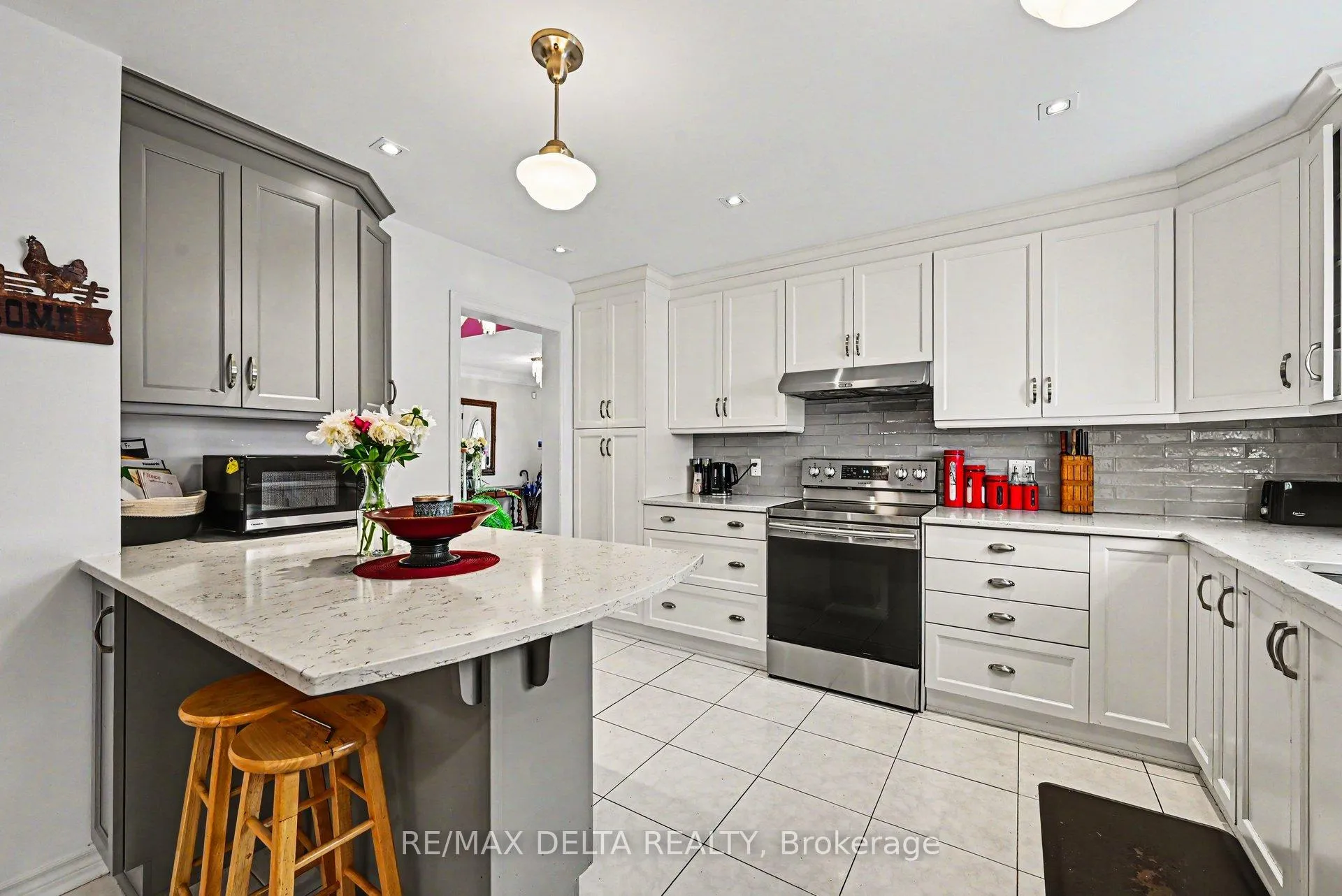 Photo 18 of 1462 Laurin Crescent, Ottawa, Bilberry Creek/Queenswood Heights — HOMEH