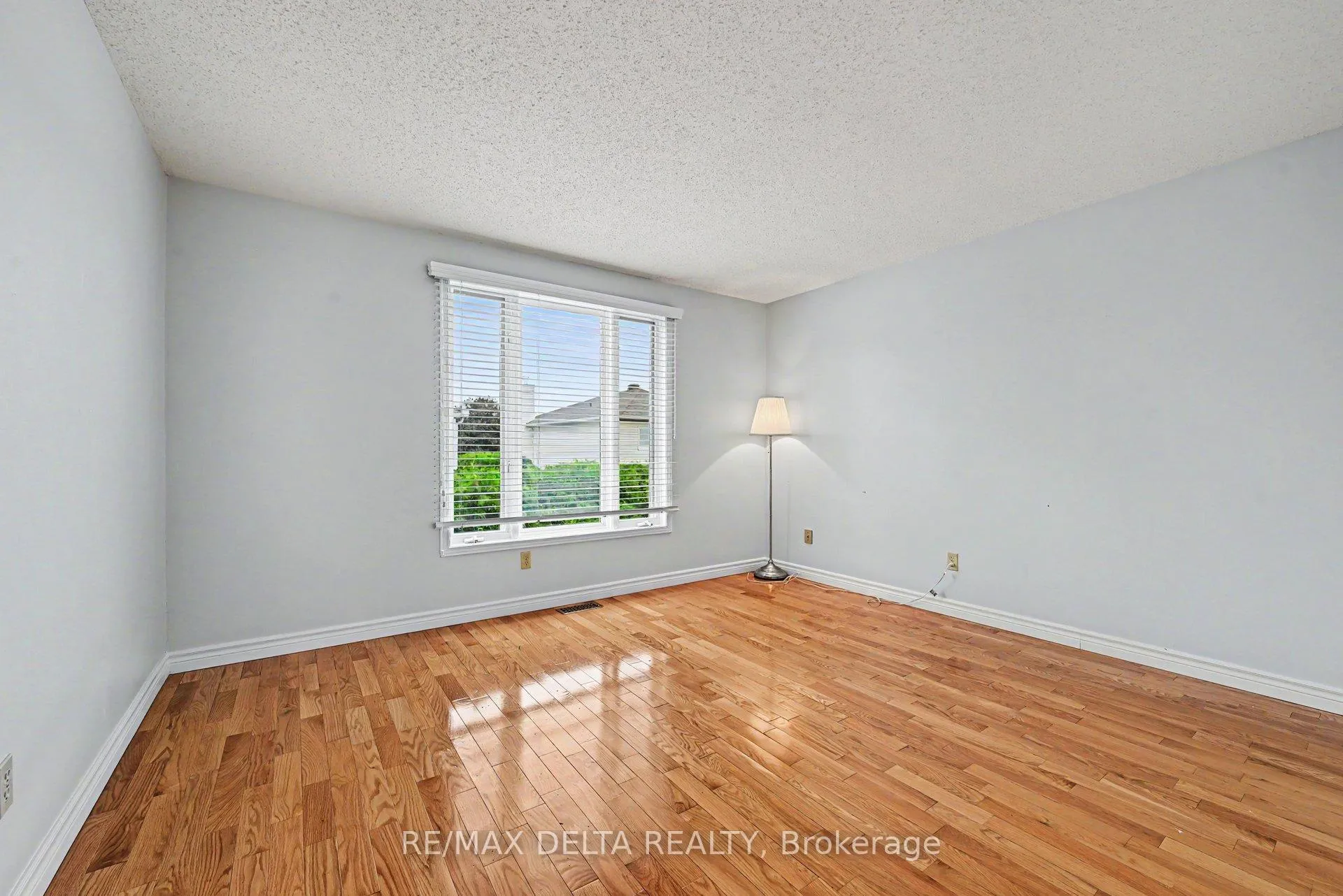 Photo 31 of 1462 Laurin Crescent, Ottawa, Bilberry Creek/Queenswood Heights — HOMEH