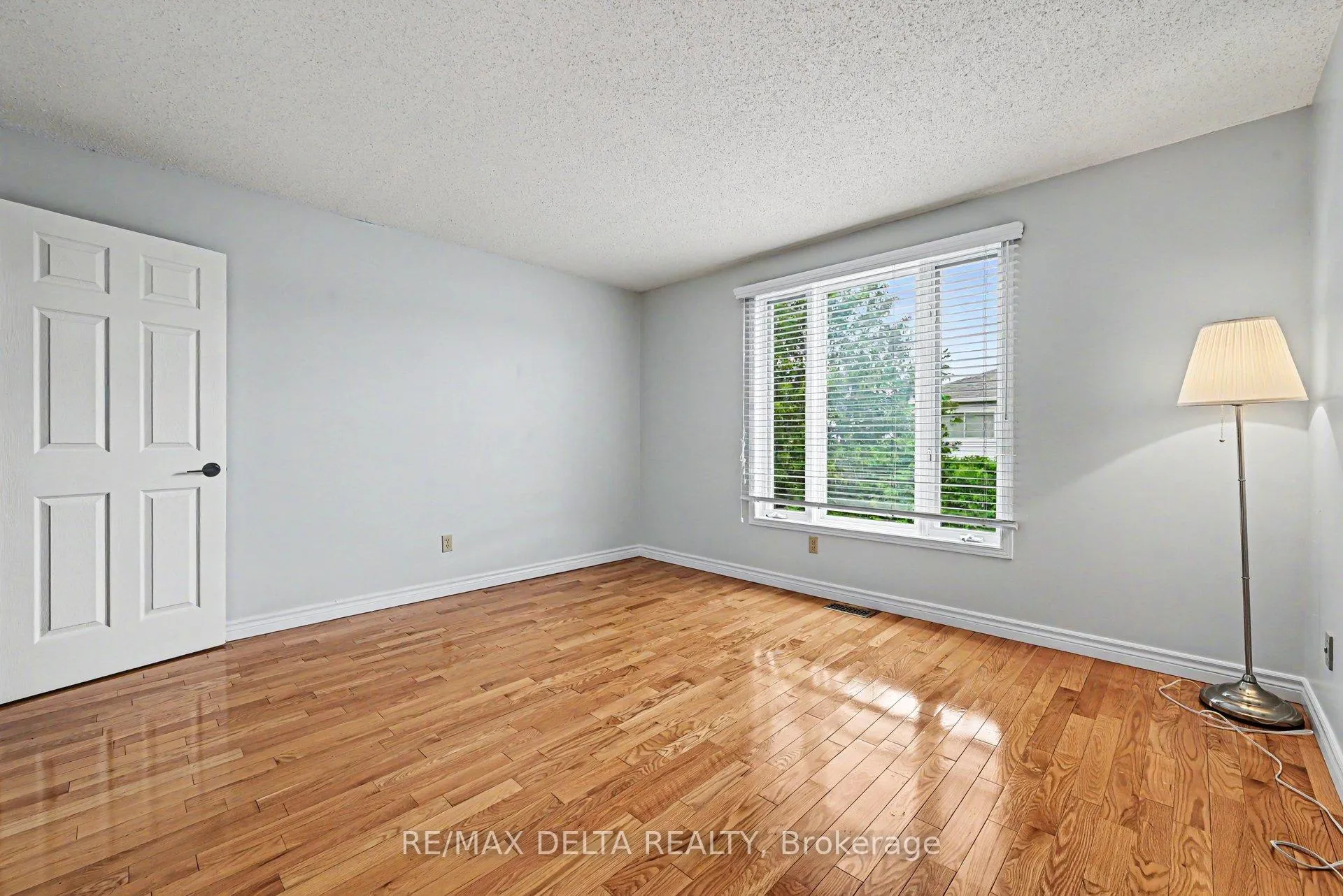 Photo 33 of 1462 Laurin Crescent, Ottawa, Bilberry Creek/Queenswood Heights — HOMEH