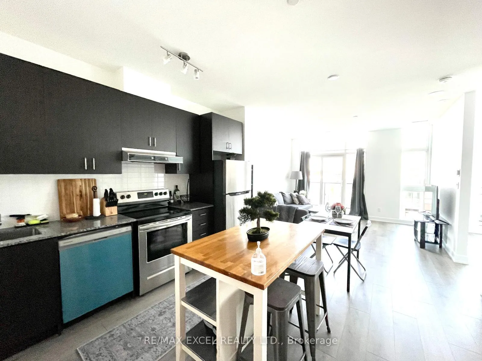 Photo 4 of Unit 502, 1 Climo Lane, Markham, Wismer — HOMEH