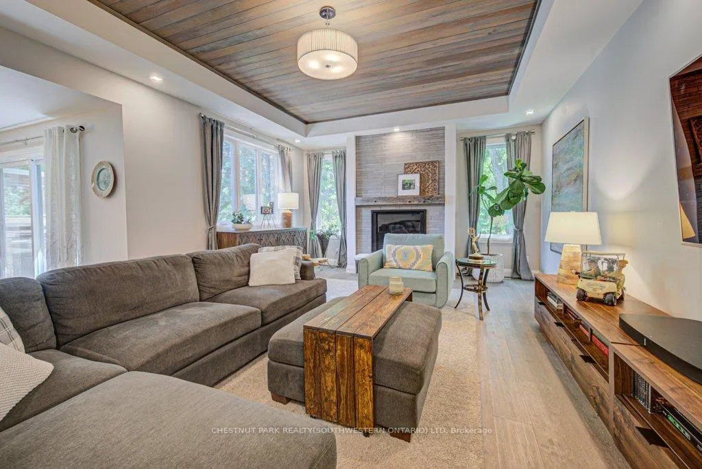 Photo 5 of 387 Stillmeadow Circle, Waterloo — HOMEH