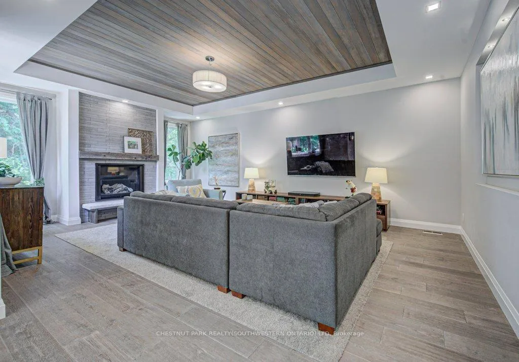Photo 9 of 387 Stillmeadow Circle, Waterloo — HOMEH