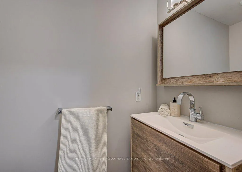 Photo 20 of 387 Stillmeadow Circle, Waterloo — HOMEH