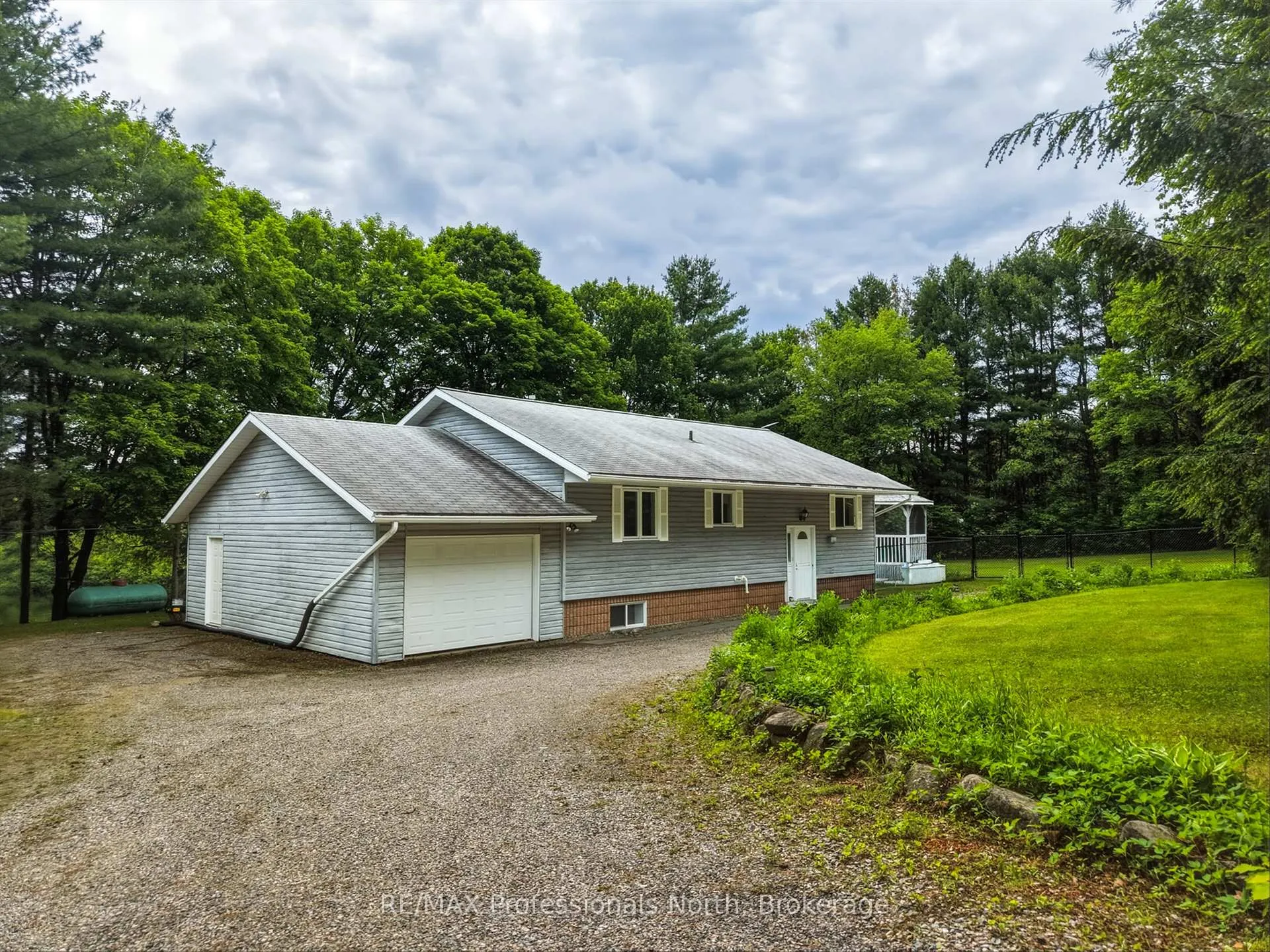 Photo 2 of 1020 Colony Road, Bracebridge — HOMEH