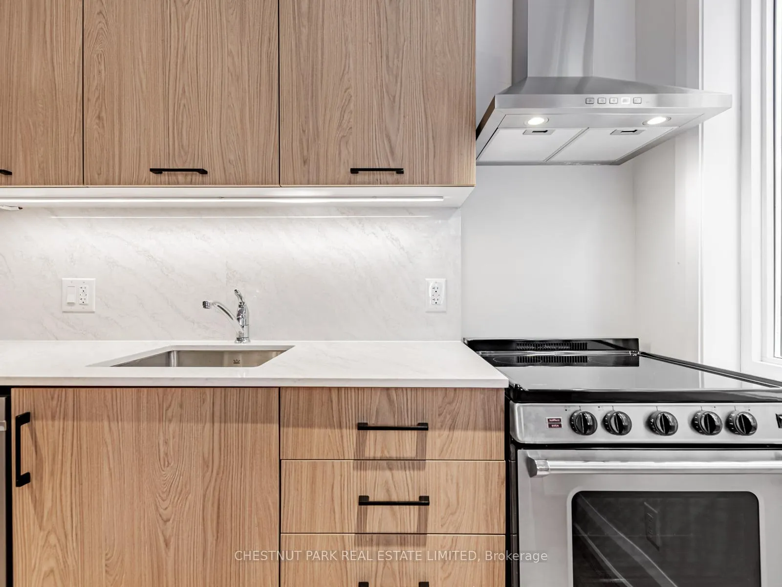 Photo 5 of Unit 3, 2528 Yonge Street, Toronto, Yonge-Eglinton — HOMEH