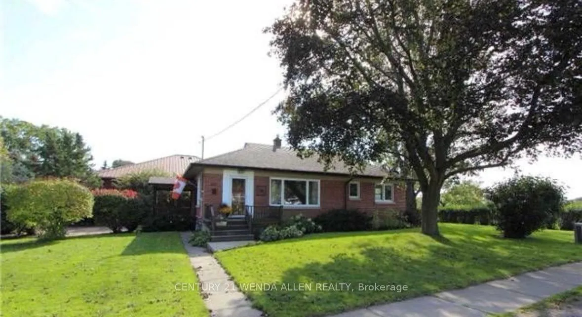 Front of 607 Mary Street W