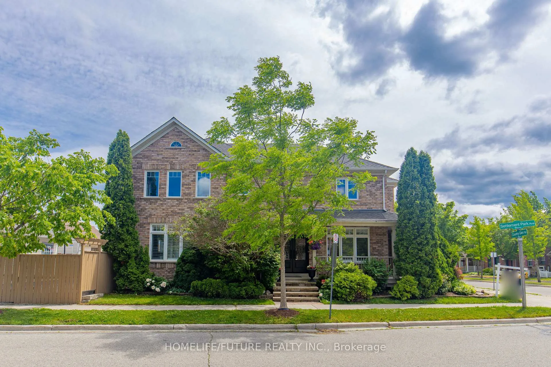 Photo 3 of 49 Country Glen Road, Markham, Cornell — HOMEH