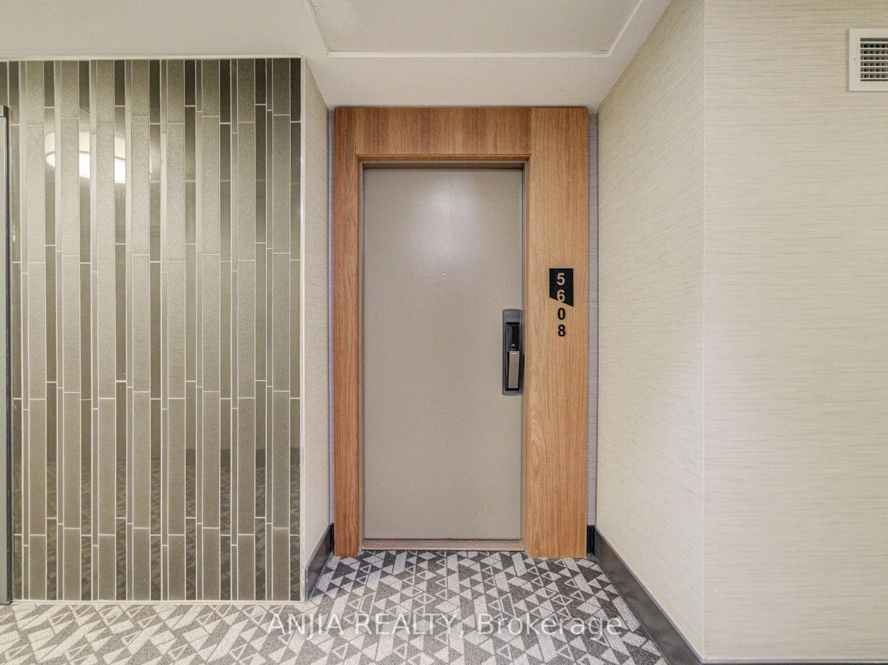 Photo 11 of Unit 5608, 10 York Street, Toronto, Waterfront Communities — HOMEH