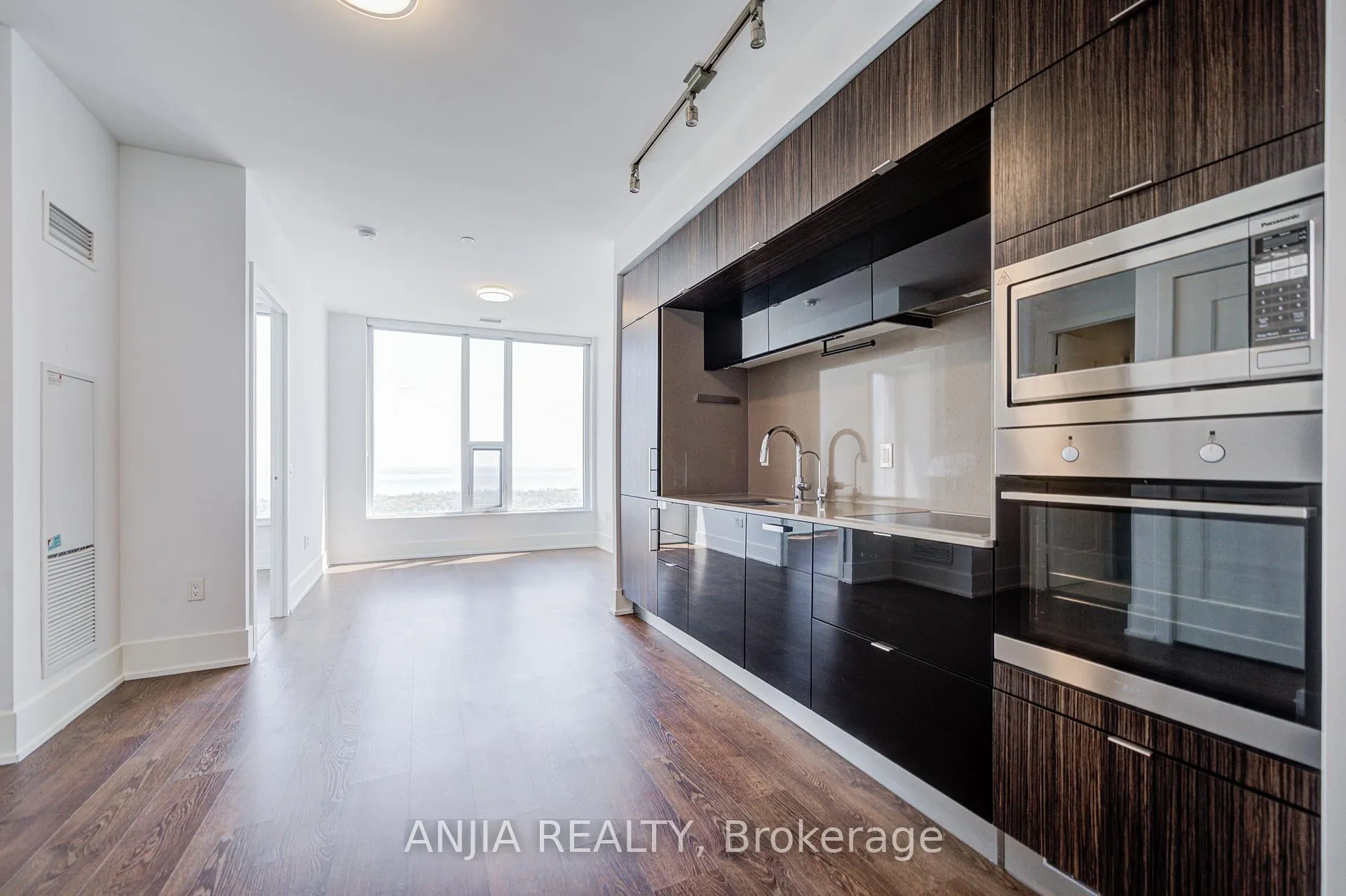 Photo 14 of Unit 5608, 10 York Street, Toronto, Waterfront Communities — HOMEH