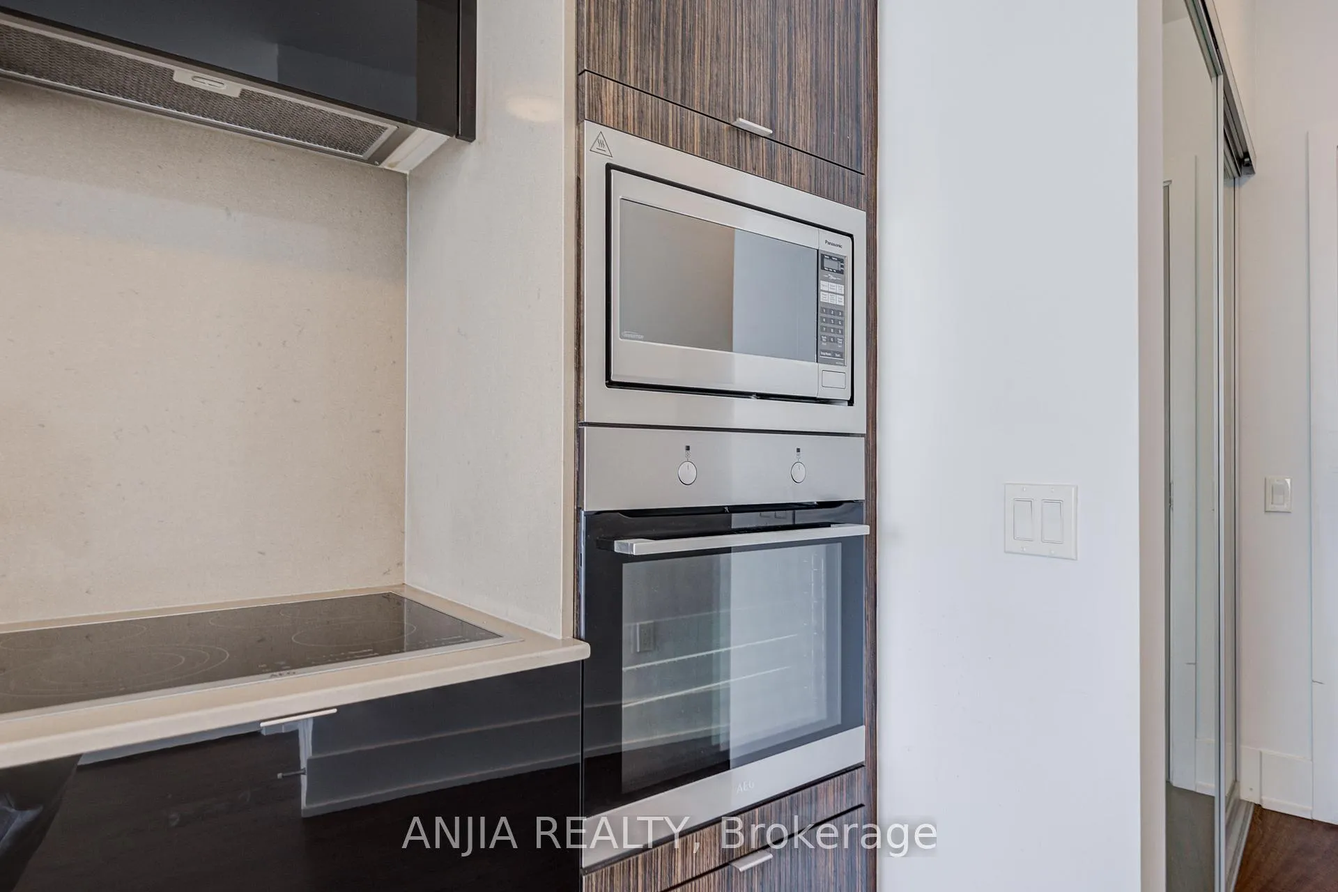 Photo 19 of Unit 5608, 10 York Street, Toronto, Waterfront Communities — HOMEH