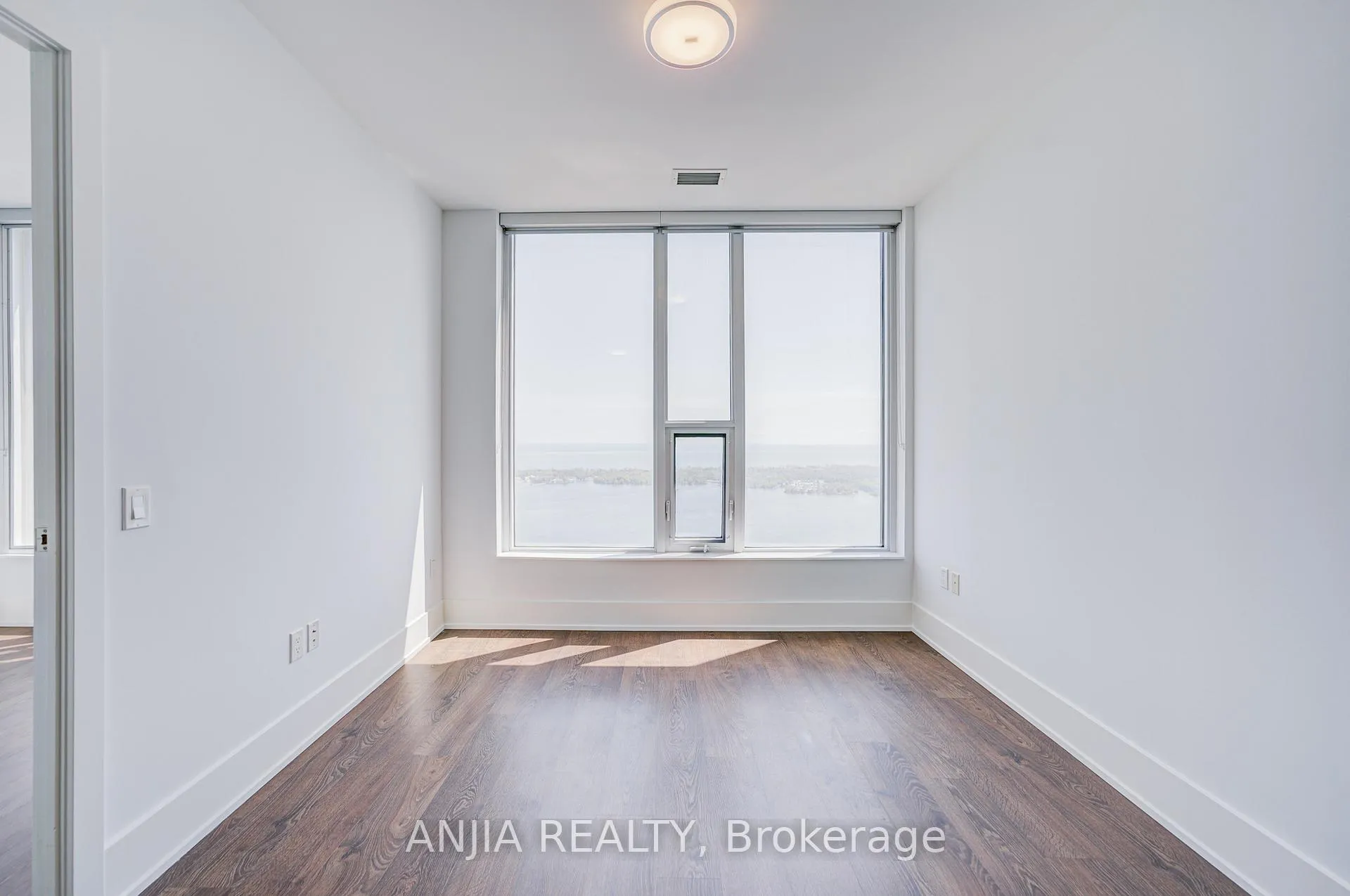 Photo 26 of Unit 5608, 10 York Street, Toronto, Waterfront Communities — HOMEH