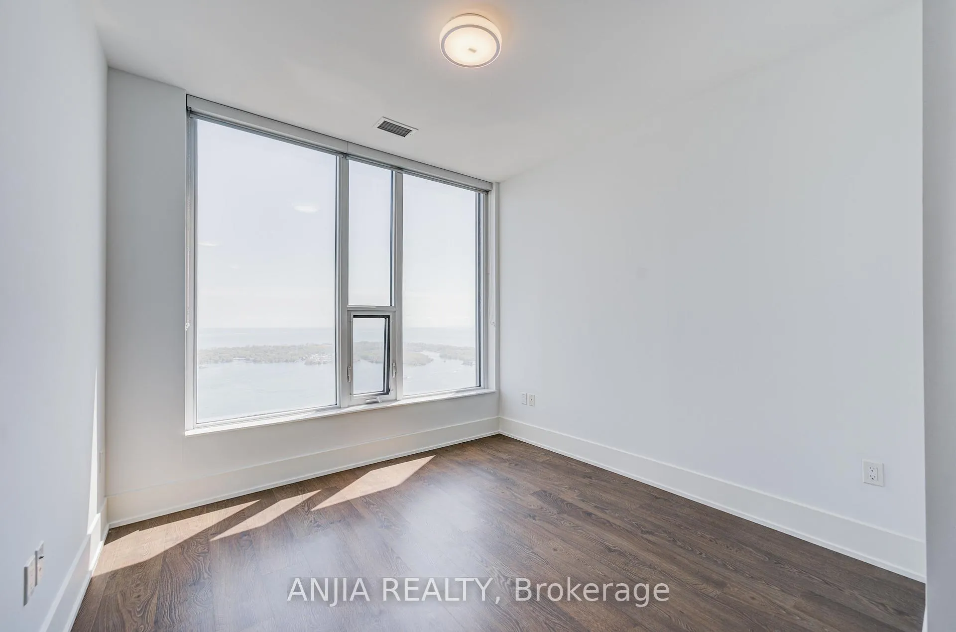 Photo 27 of Unit 5608, 10 York Street, Toronto, Waterfront Communities — HOMEH
