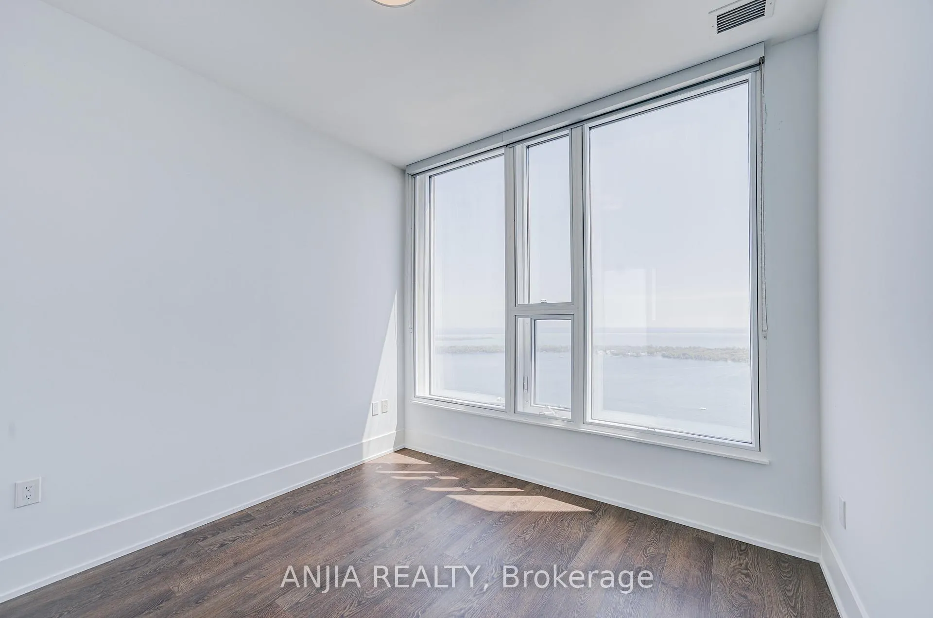 Photo 29 of Unit 5608, 10 York Street, Toronto, Waterfront Communities — HOMEH