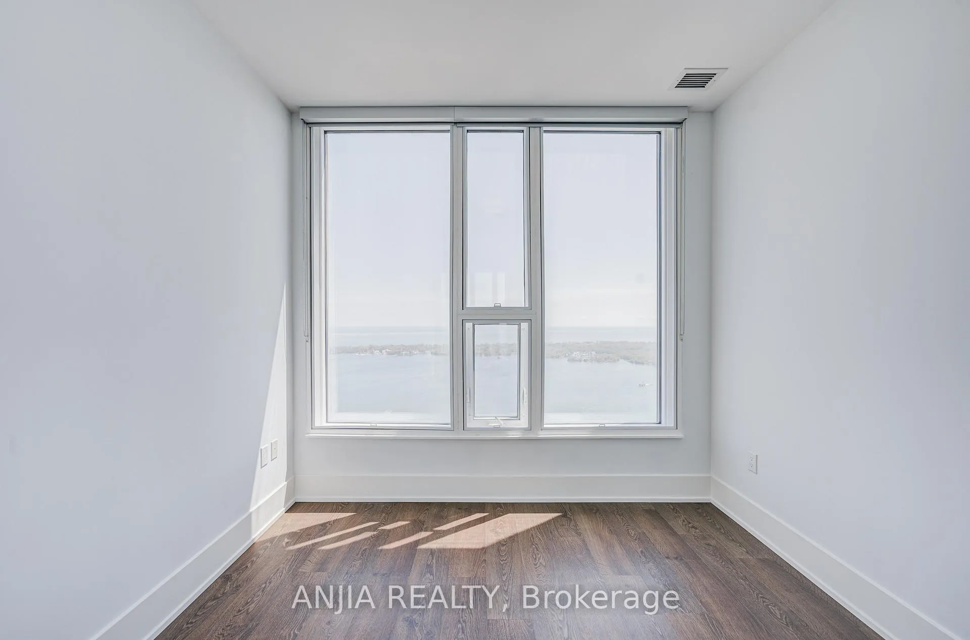 Photo 30 of Unit 5608, 10 York Street, Toronto, Waterfront Communities — HOMEH