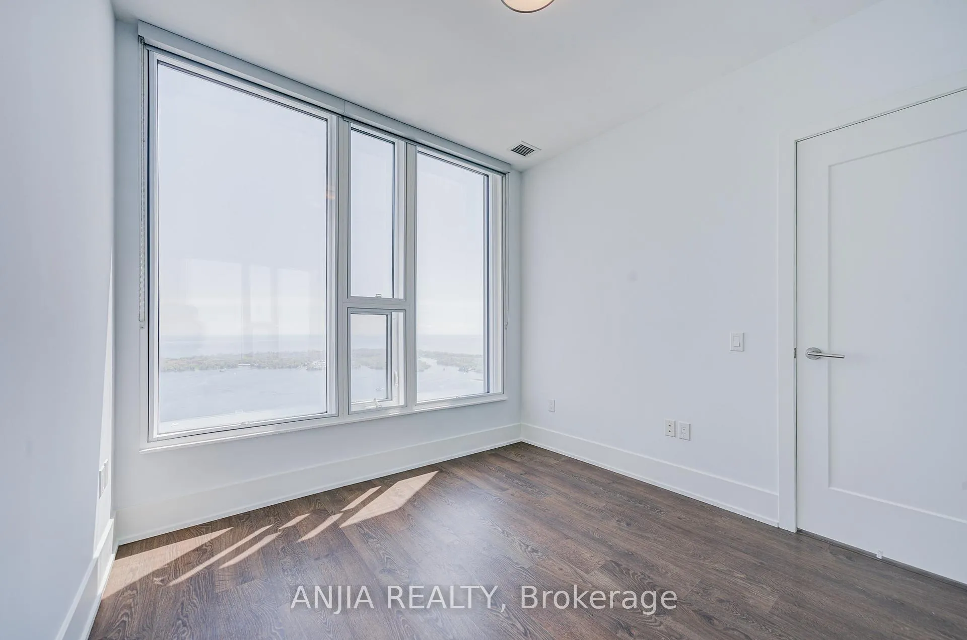Photo 31 of Unit 5608, 10 York Street, Toronto, Waterfront Communities — HOMEH