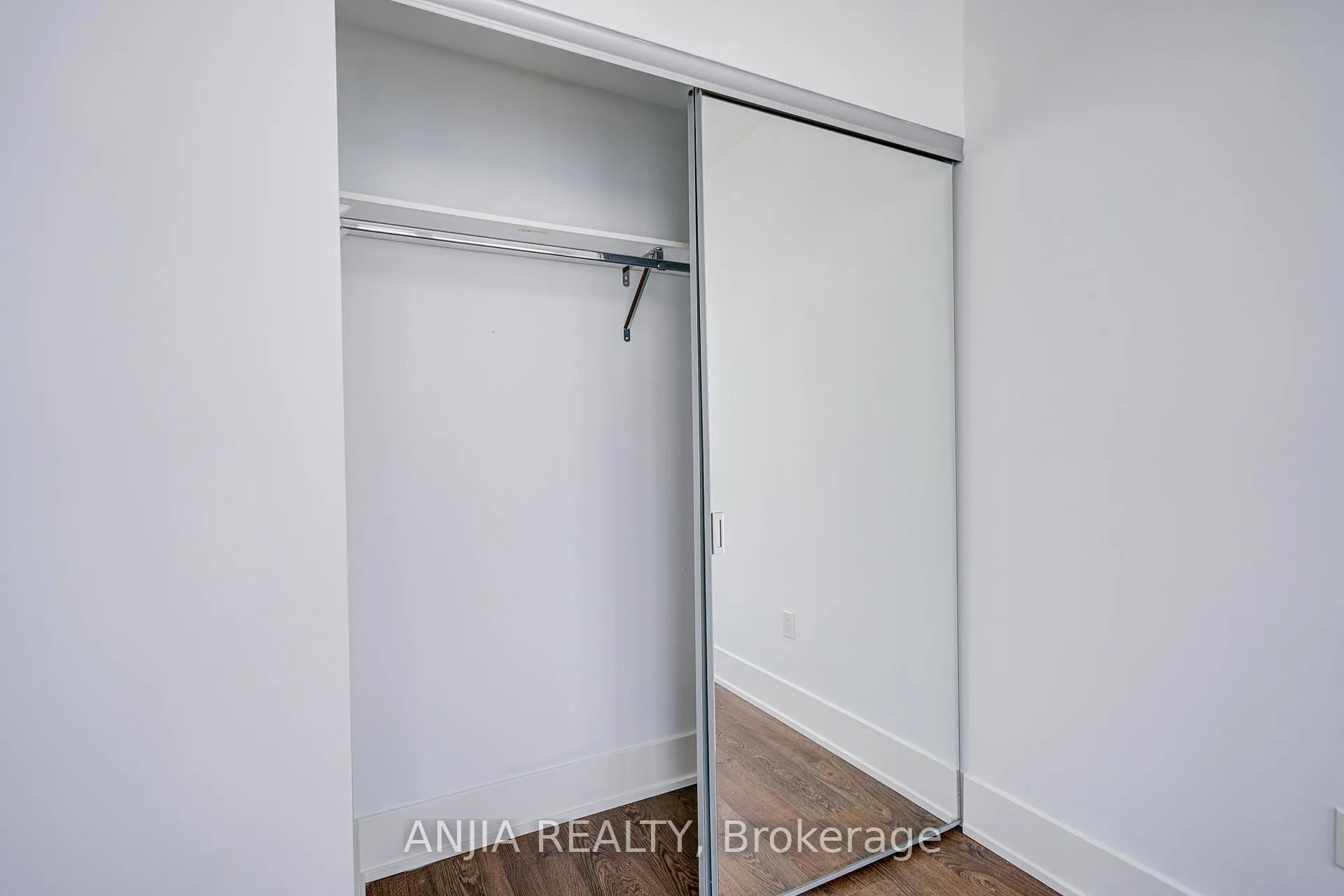 Photo 33 of Unit 5608, 10 York Street, Toronto, Waterfront Communities — HOMEH