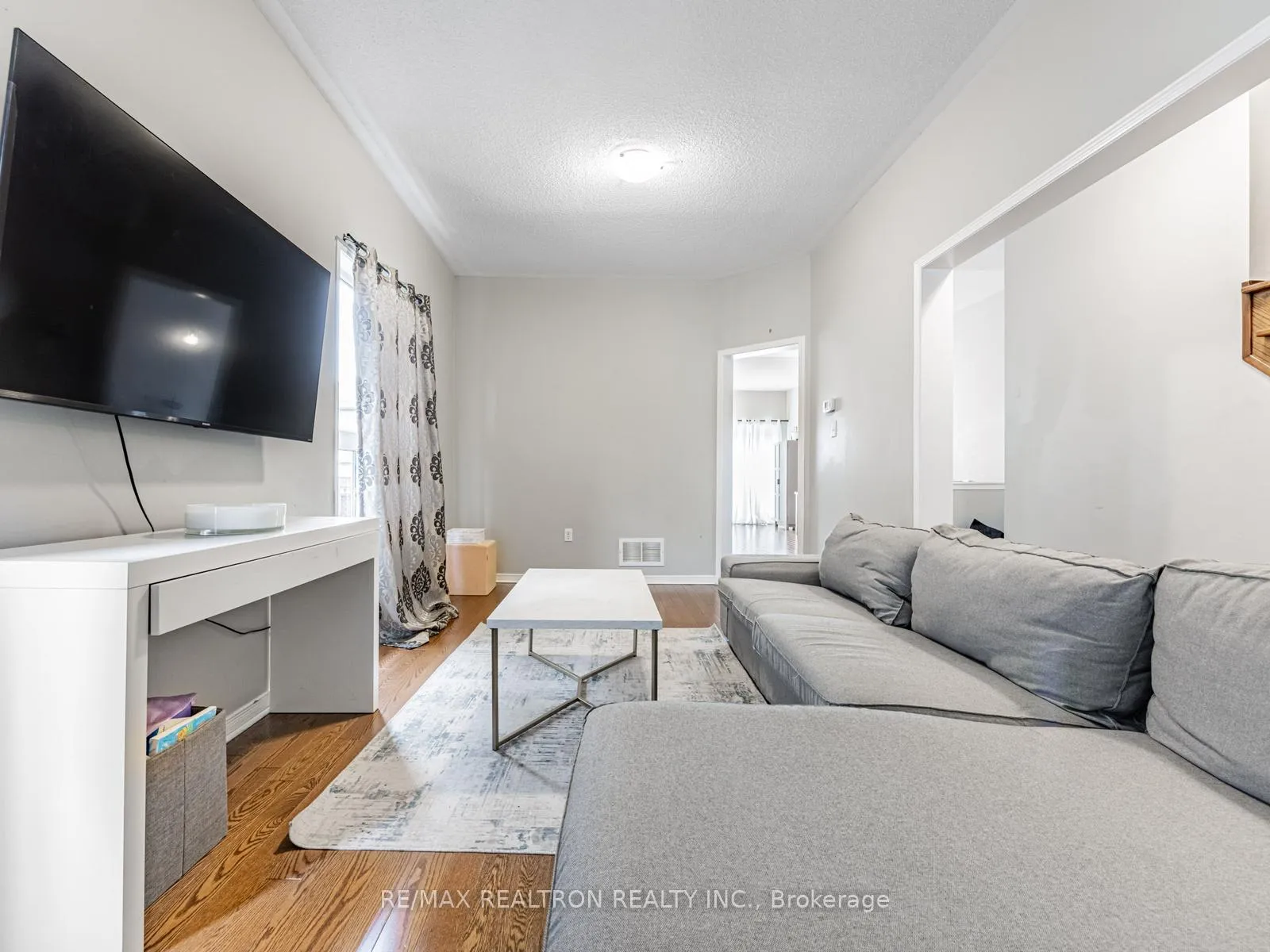 Photo 2 of 27 Tuscana Boulevard, Vaughan, Patterson — HOMEH
