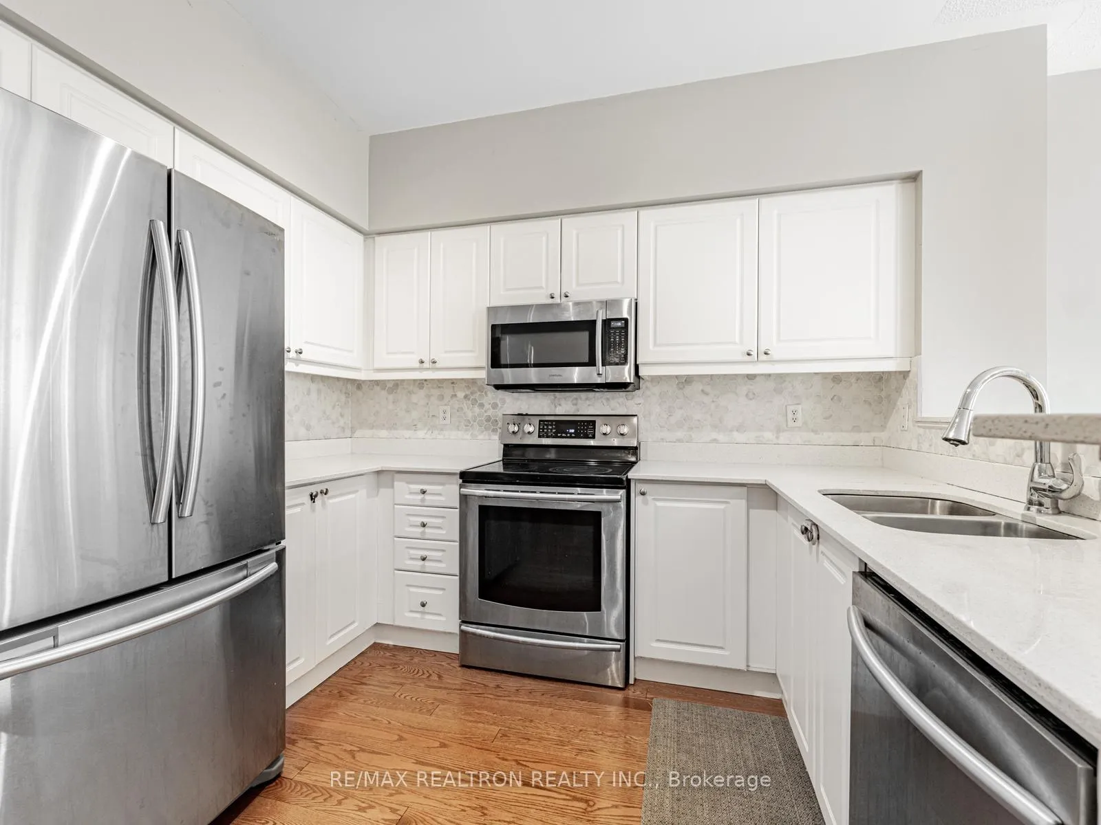 Photo 5 of 27 Tuscana Boulevard, Vaughan, Patterson — HOMEH