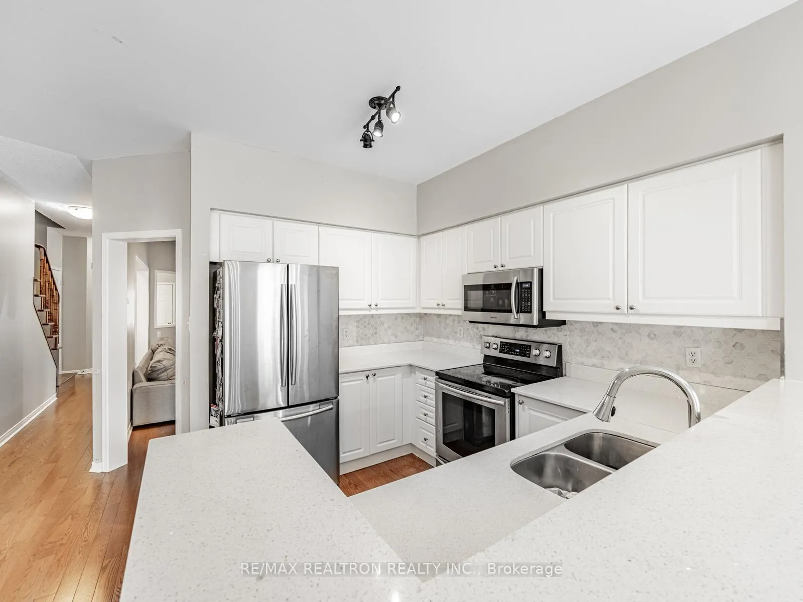 Photo 6 of 27 Tuscana Boulevard, Vaughan, Patterson — HOMEH