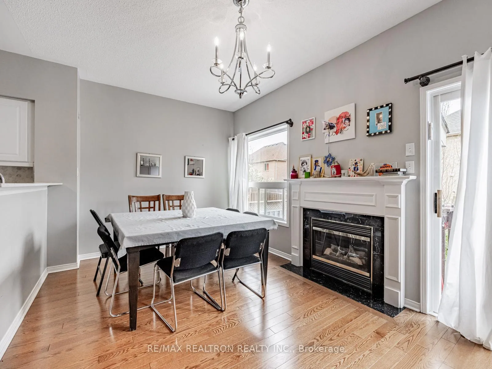 Photo 7 of 27 Tuscana Boulevard, Vaughan, Patterson — HOMEH