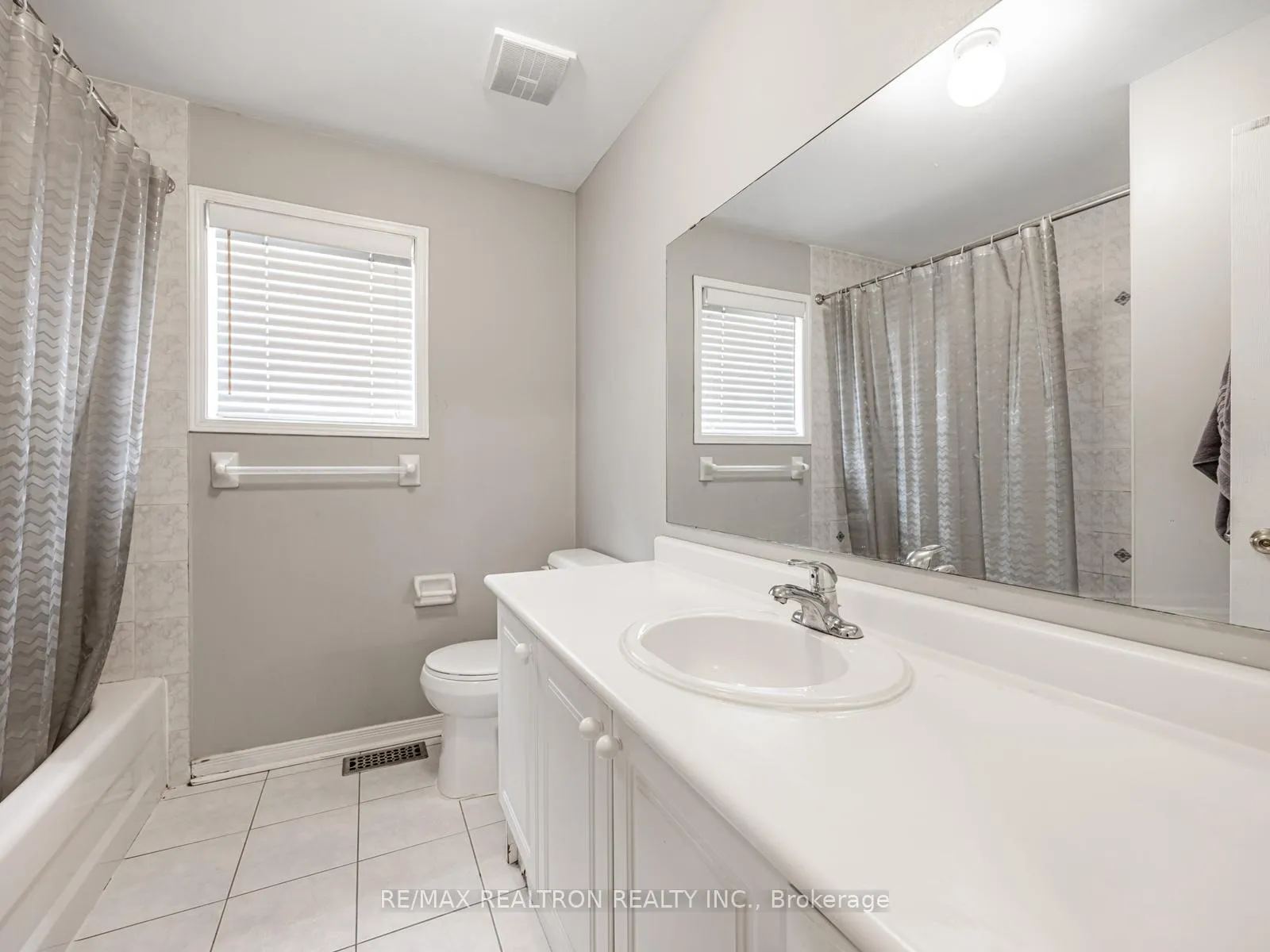 Photo 12 of 27 Tuscana Boulevard, Vaughan, Patterson — HOMEH