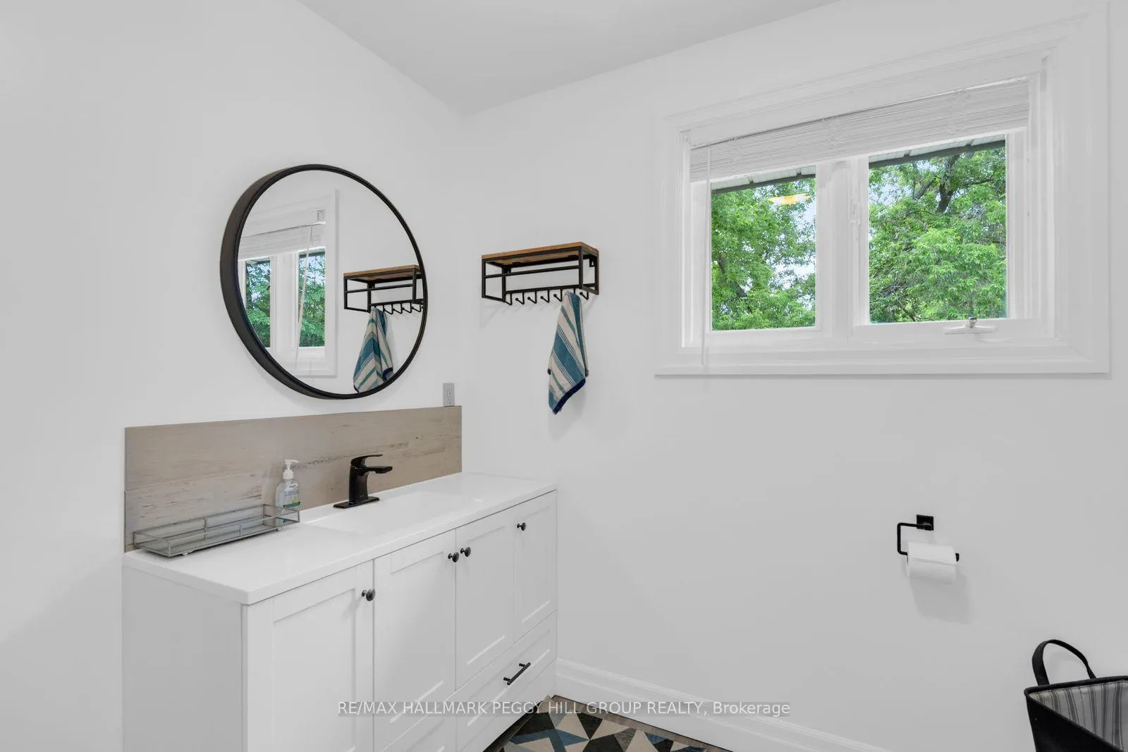 Photo 11 of 3 Earldom Boulevard, Tay, Port McNicoll — HOMEH
