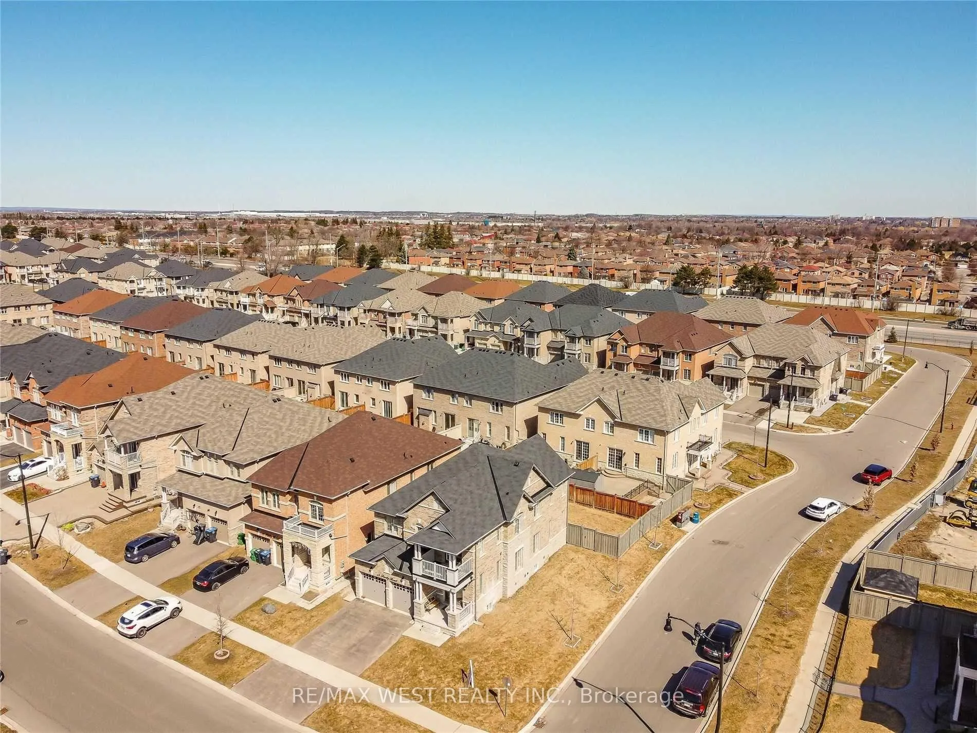 Photo 4 of 13 Parity Road, Brampton, Credit Valley — HOMEH