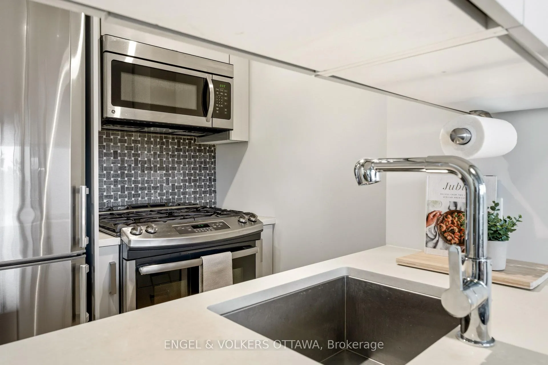Photo 8 of Unit 1004, 224 Lyon Street N, Ottawa, Ottawa Centre — HOMEH