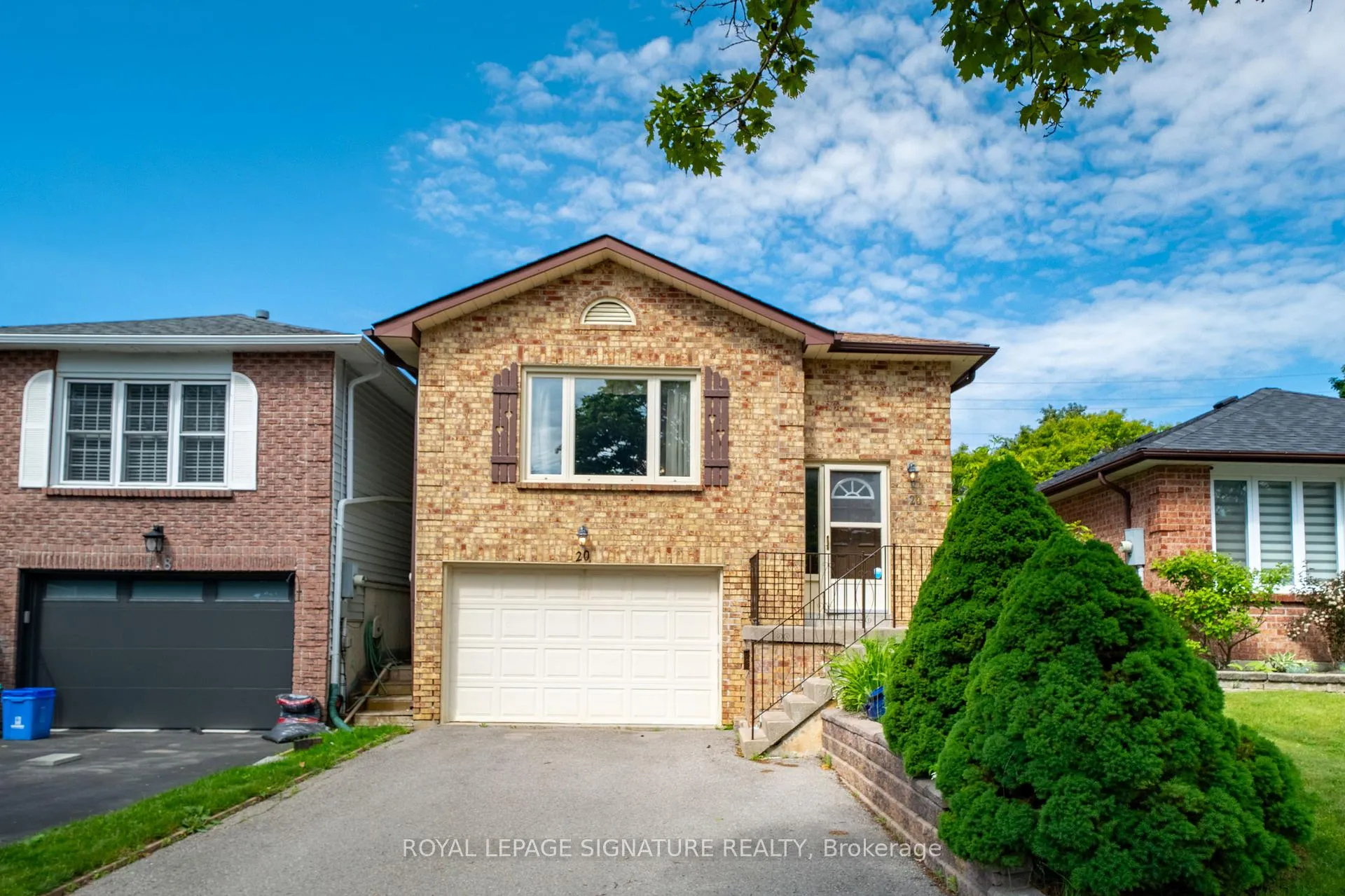 Photo 2 of 20 McFeeters Crescent, Clarington, Bowmanville — HOMEH