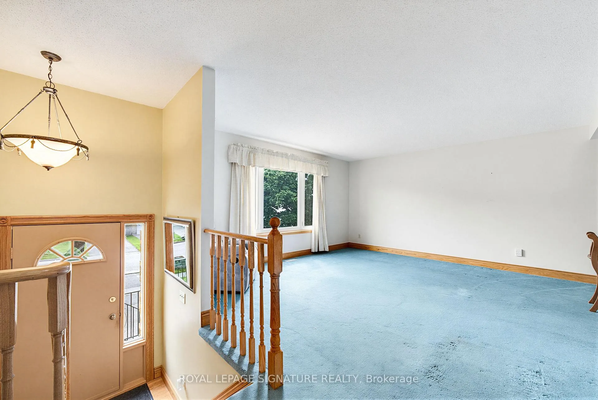 Photo 4 of 20 McFeeters Crescent, Clarington, Bowmanville — HOMEH