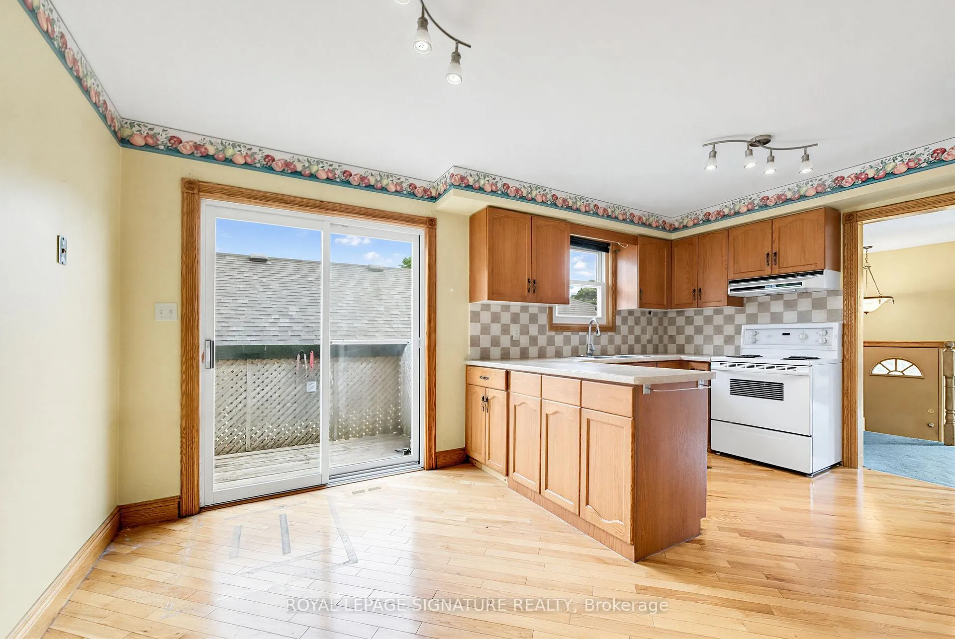 Photo 10 of 20 McFeeters Crescent, Clarington, Bowmanville — HOMEH