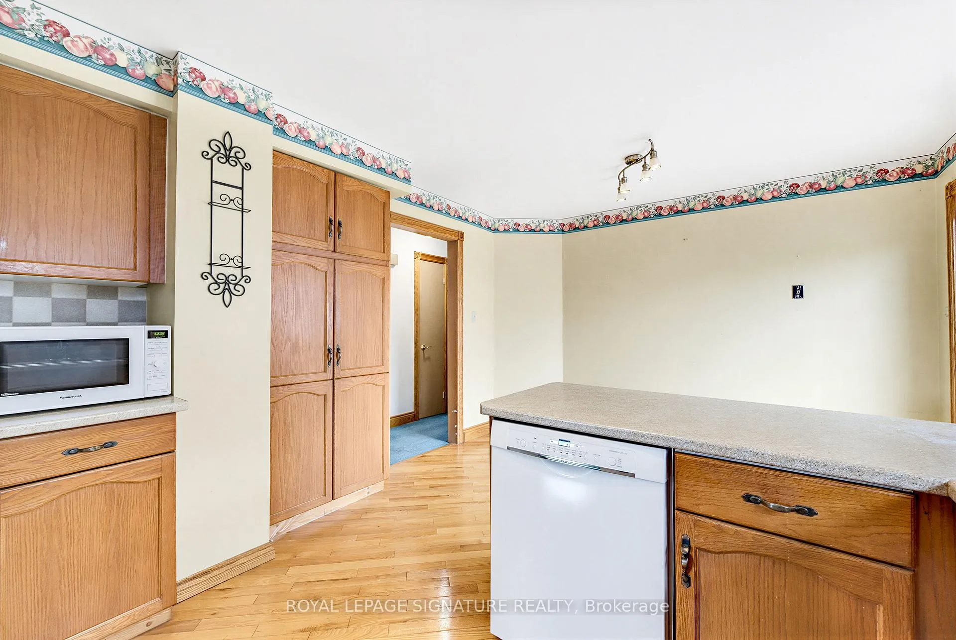 Photo 14 of 20 McFeeters Crescent, Clarington, Bowmanville — HOMEH