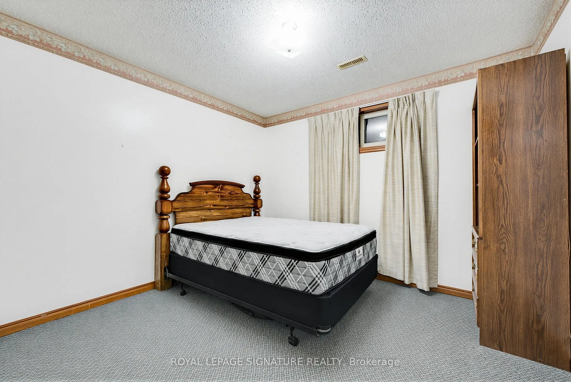 Photo 30 of 20 McFeeters Crescent, Clarington, Bowmanville — HOMEH