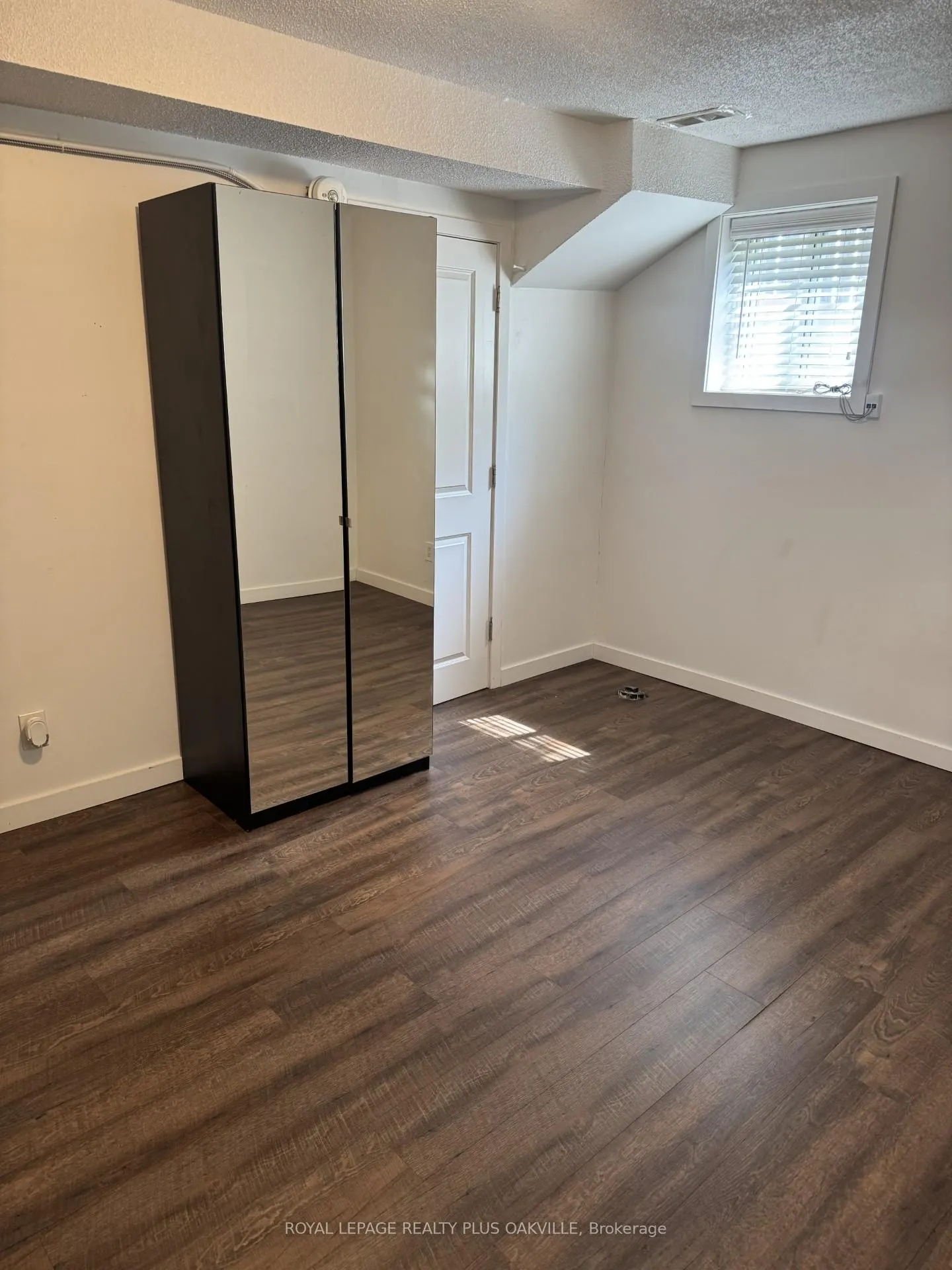 Photo 5 of Unit 6, 564 Lyons Lane, Oakville, Queen Elizabeth — HOMEH