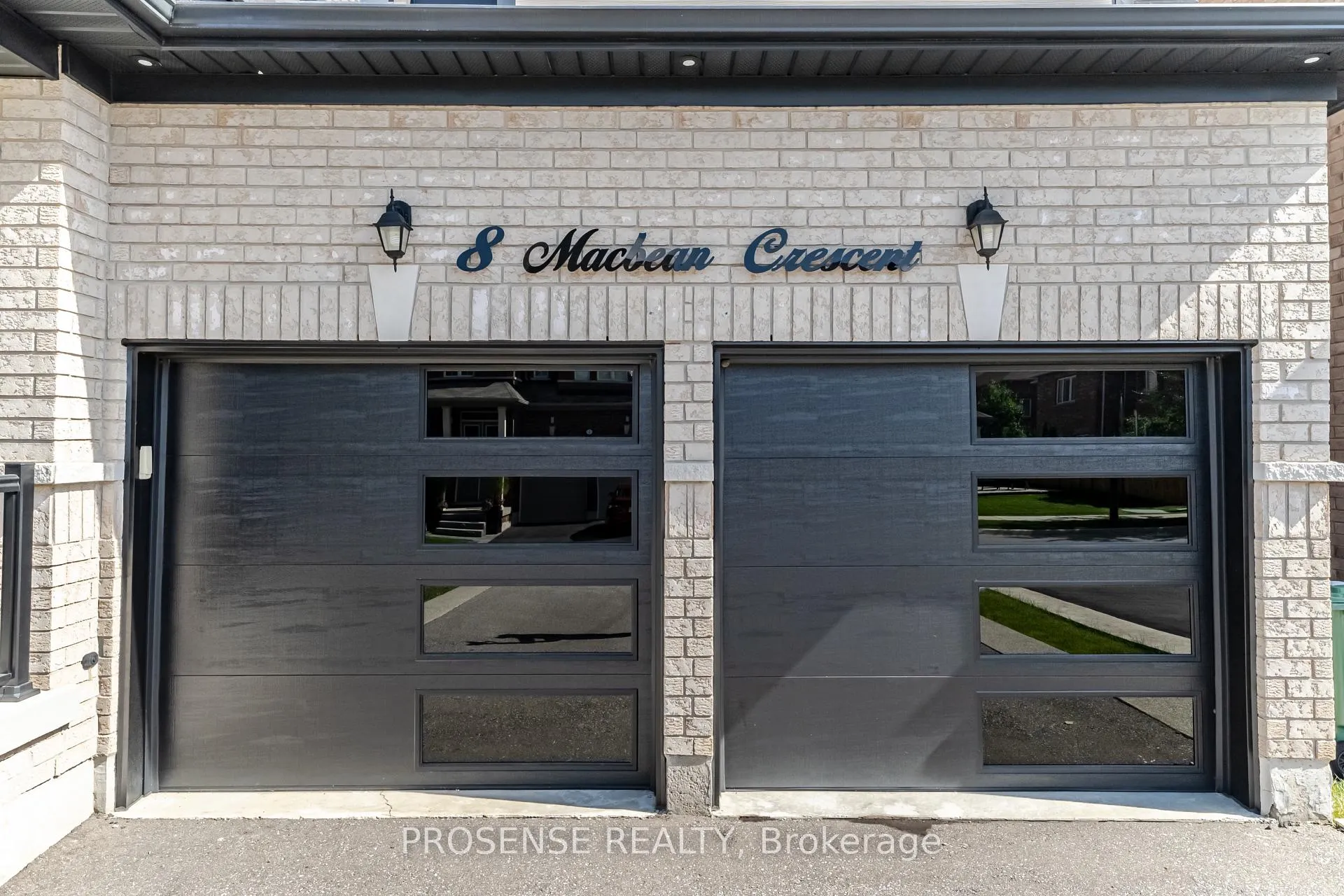 Photo 3 of 8 Macbean Crescent, Hamilton, Waterdown — HOMEH